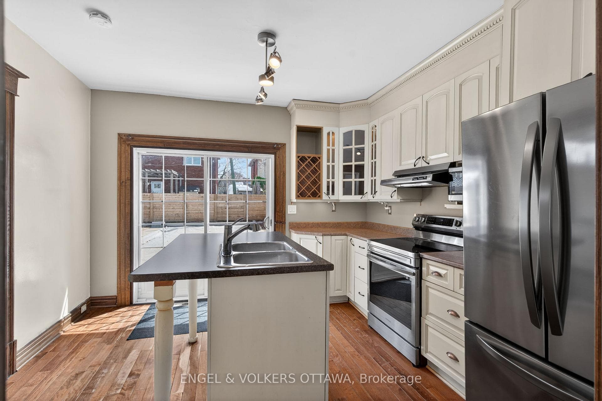 434 Byron Avenue photo 8