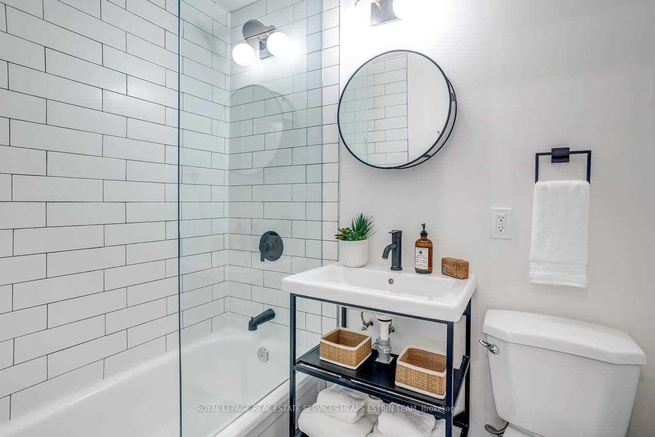 420 Eglinton Avenue Unit 206 photo 16