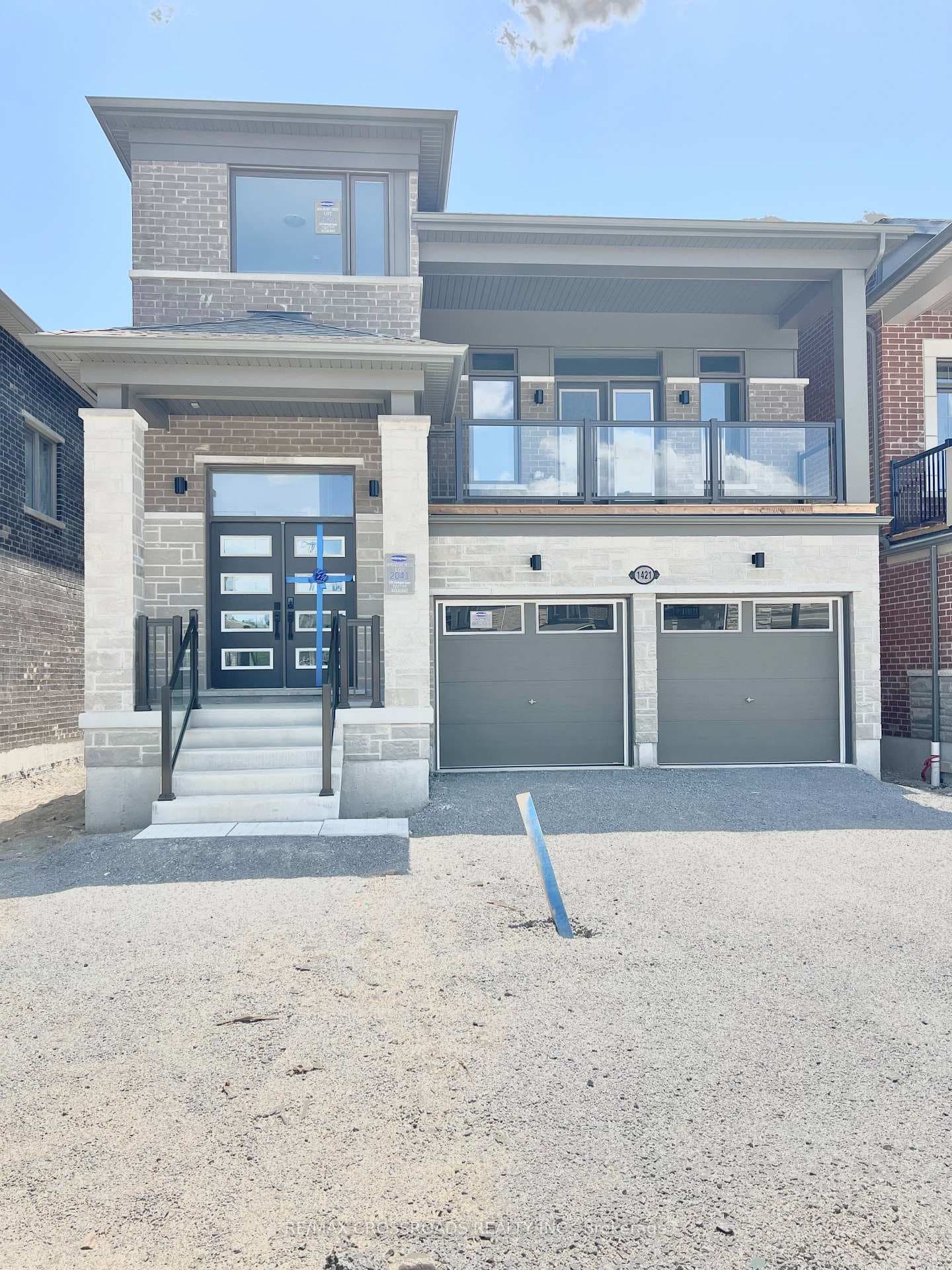 1421 Mockingbird Square photo 1