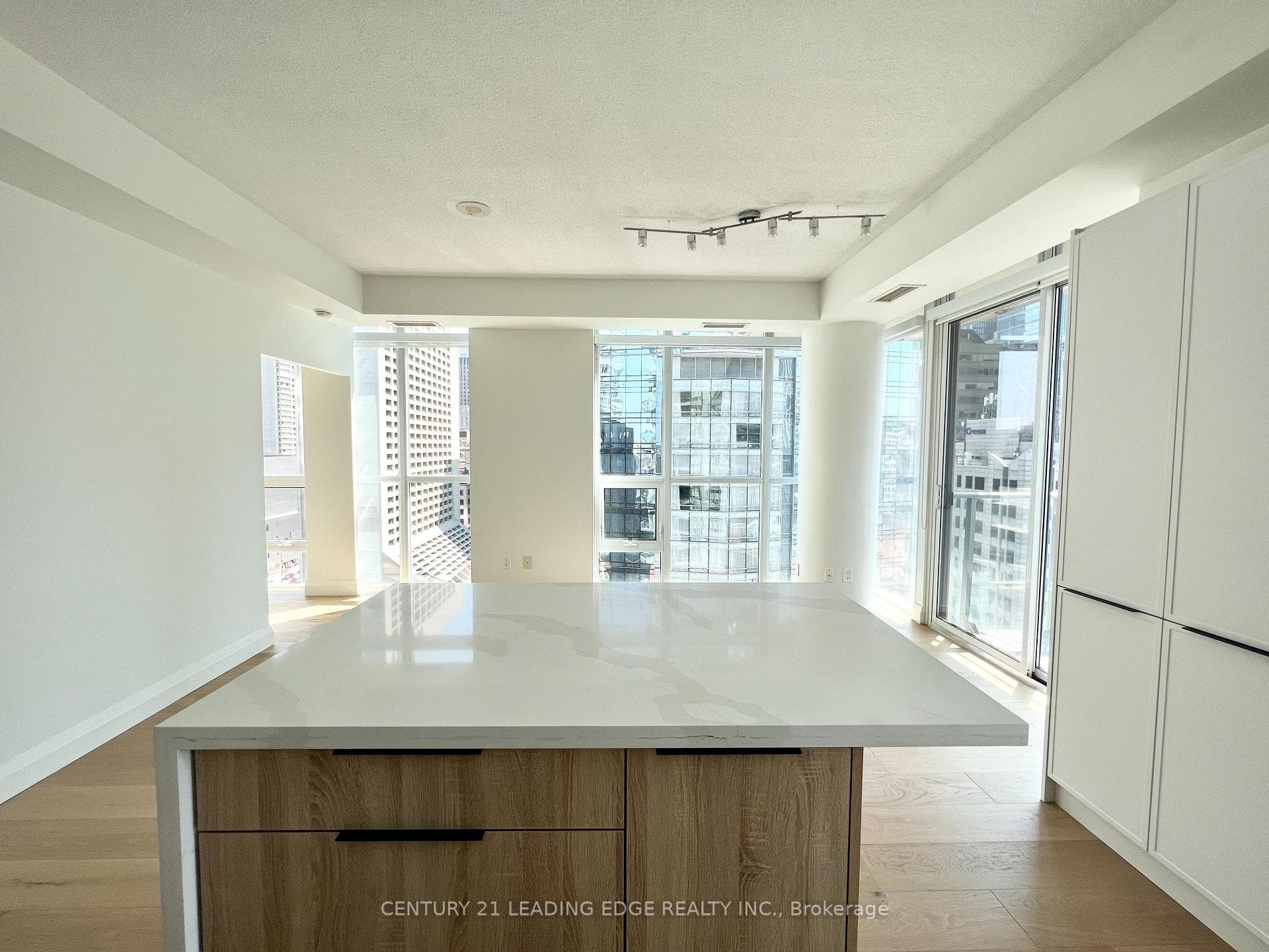 Kitchen & Living