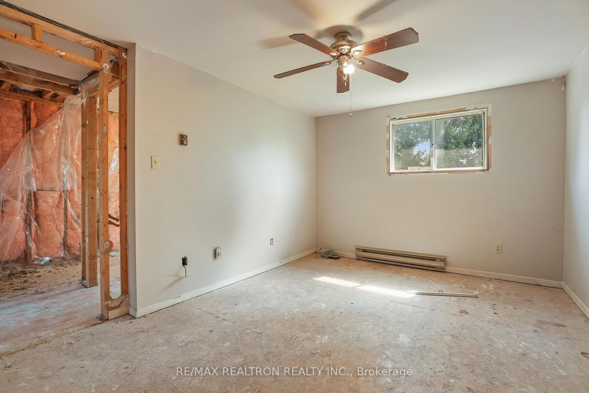 94 Mowat Crescent photo 21