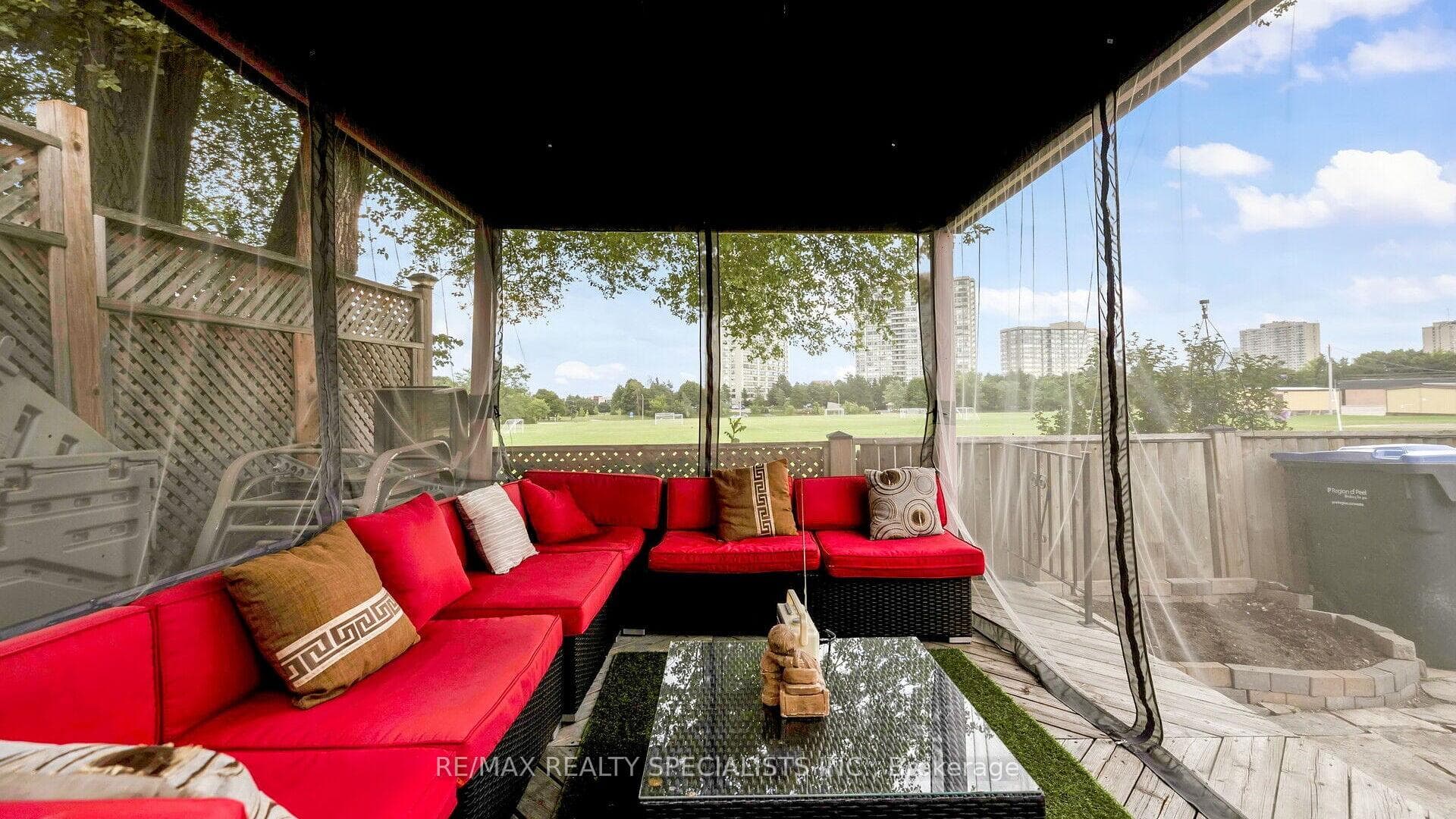 12 Huntington Court photo 38