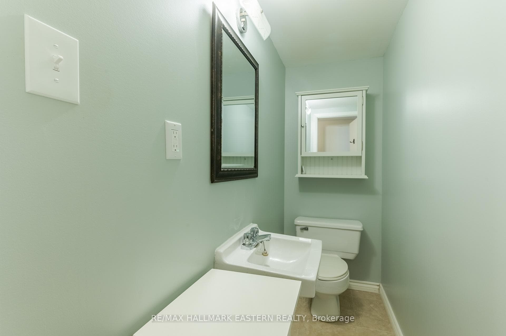 69 Ermatinger Street photo 35