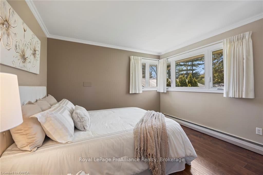 717 CENTRE Street photo 21