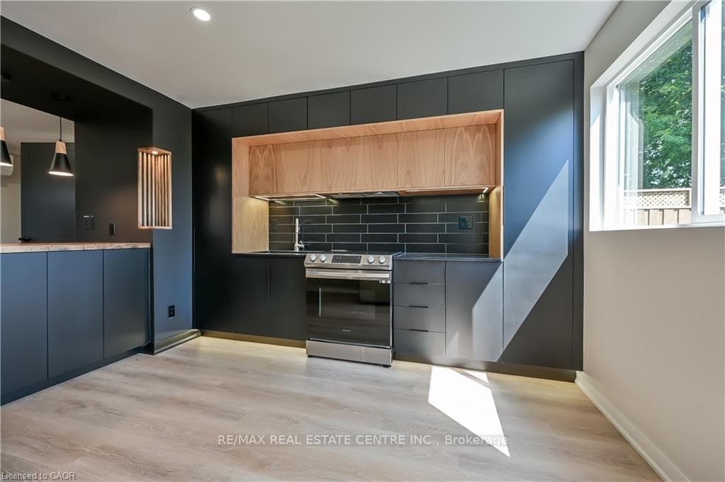 43 Mahony Avenue Unit 3 photo 4