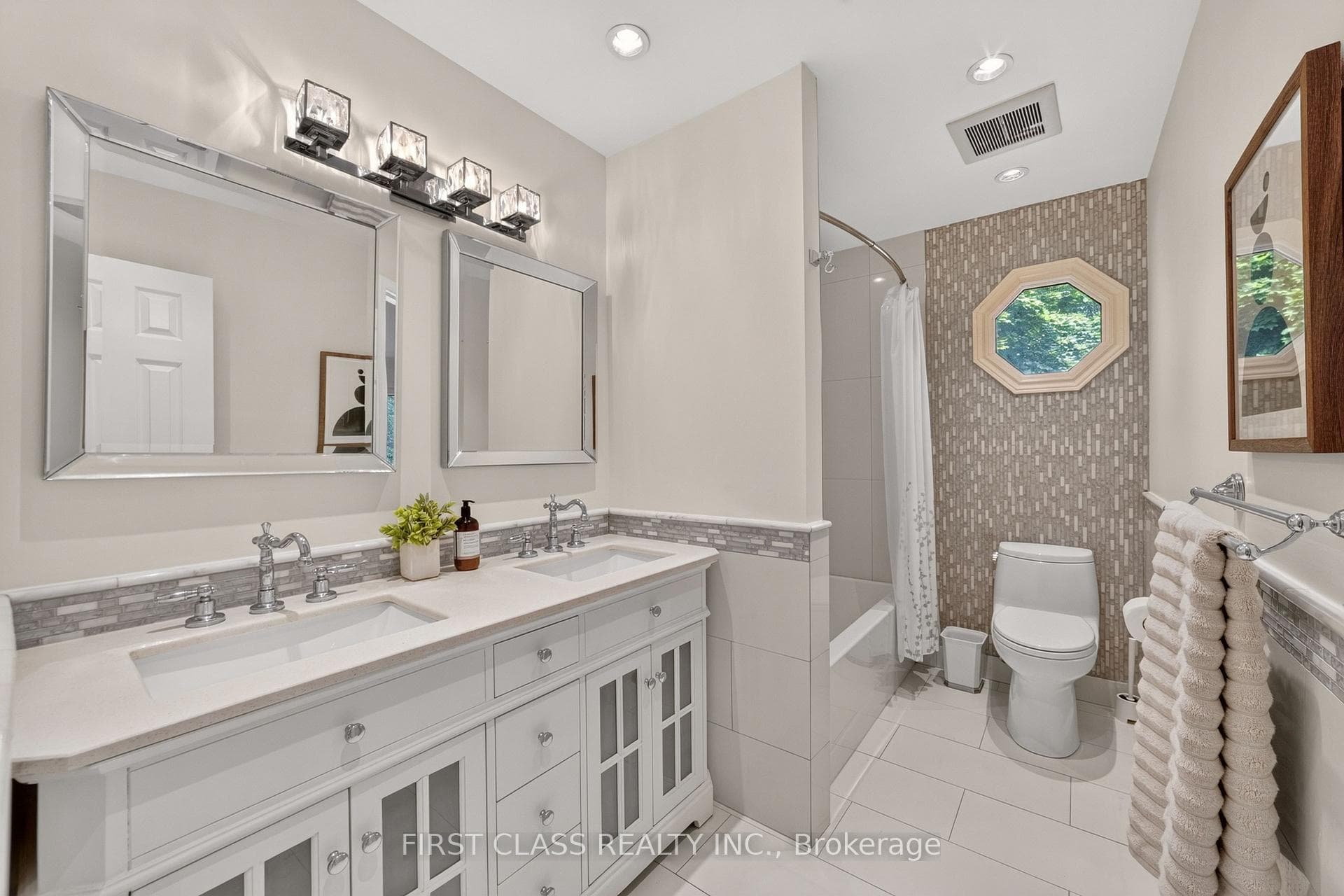 19 Tomlinson Circle photo 32
