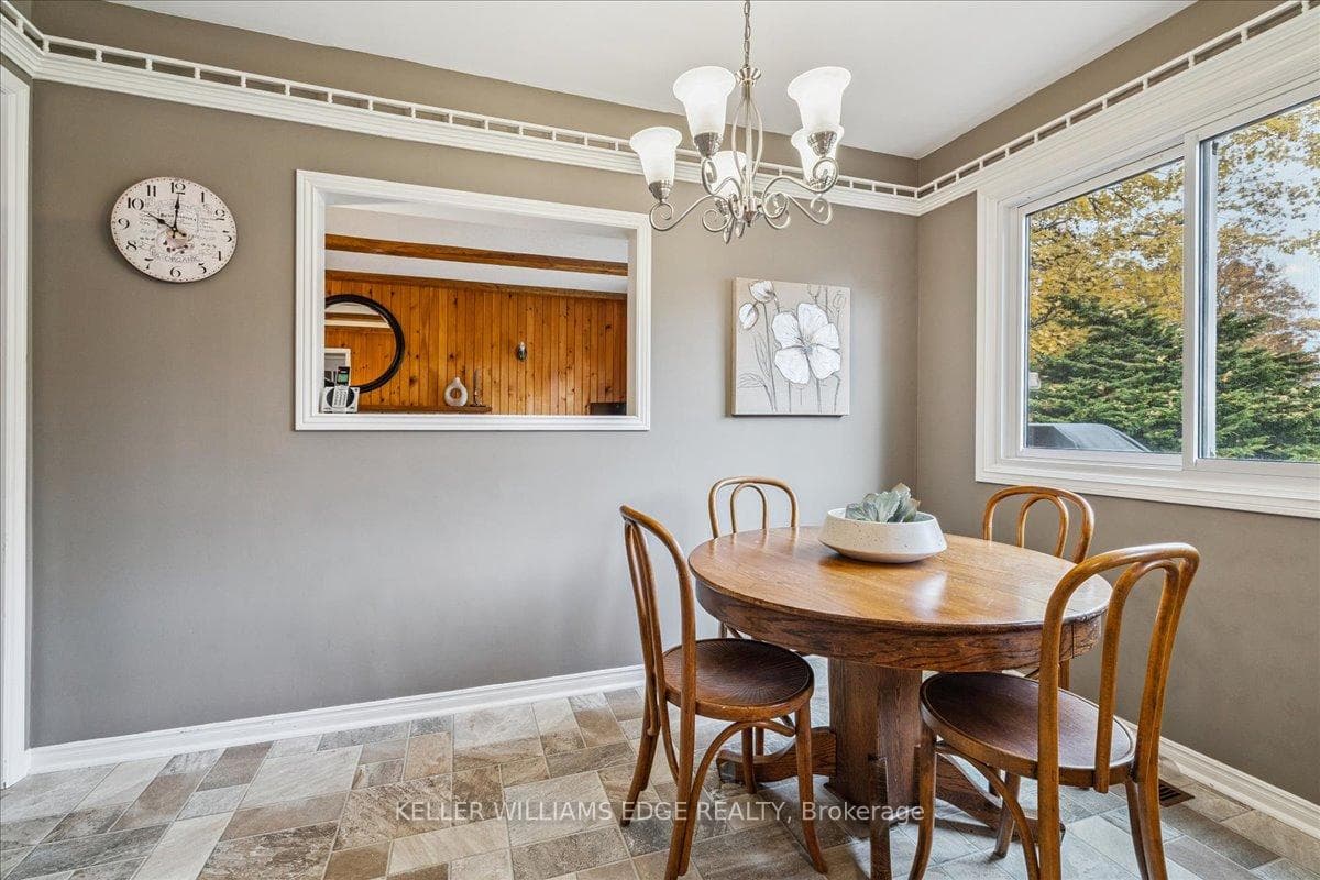 595 Barons Court photo 20