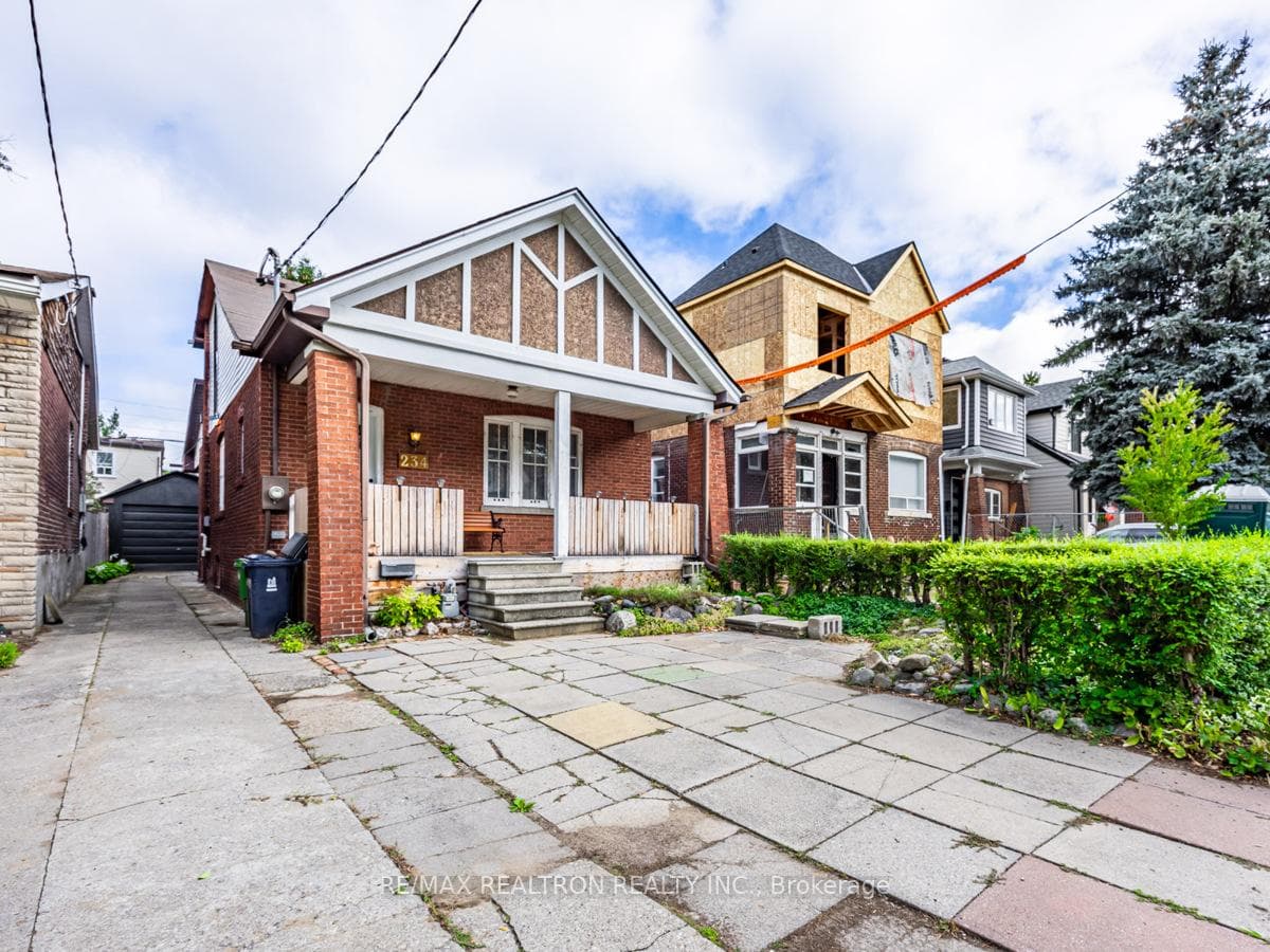 234 Queensdale Avenue photo 2