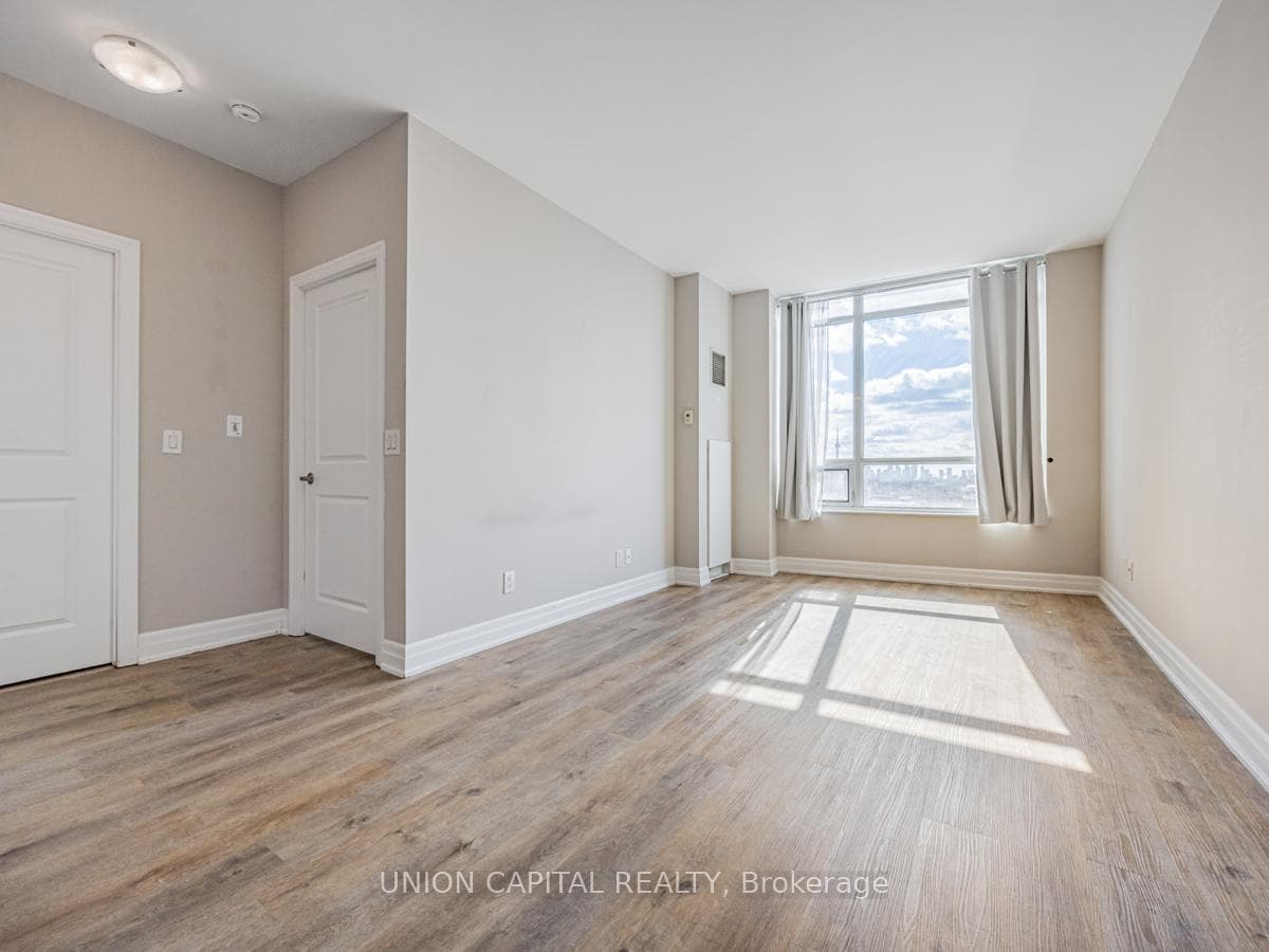 500 St Clair Avenue Unit 608 photo 12