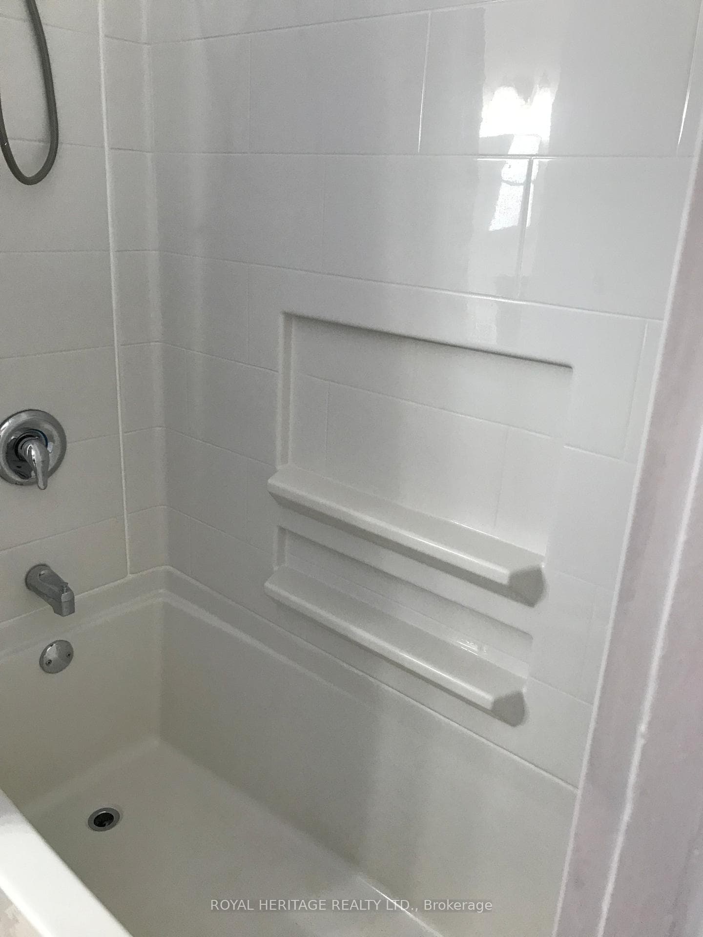 Bathroom tub & surround