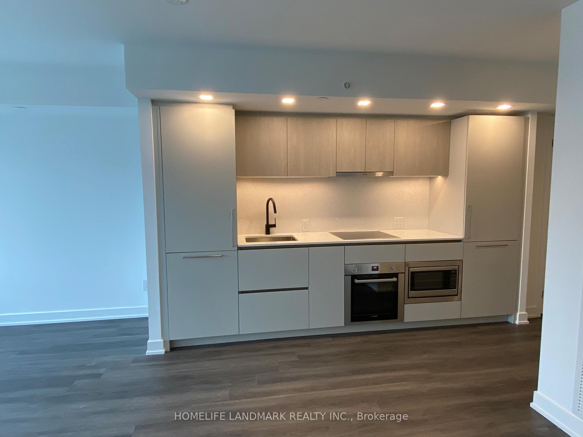609 Sherbourne Street Unit 1401 photo 6