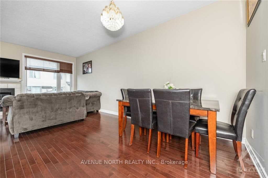 102 POPPLEWELL Crescent photo 7