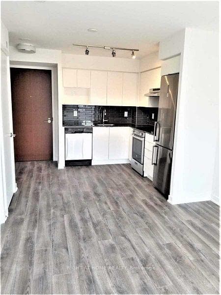 120 Varna Drive Unit 525 photo 5