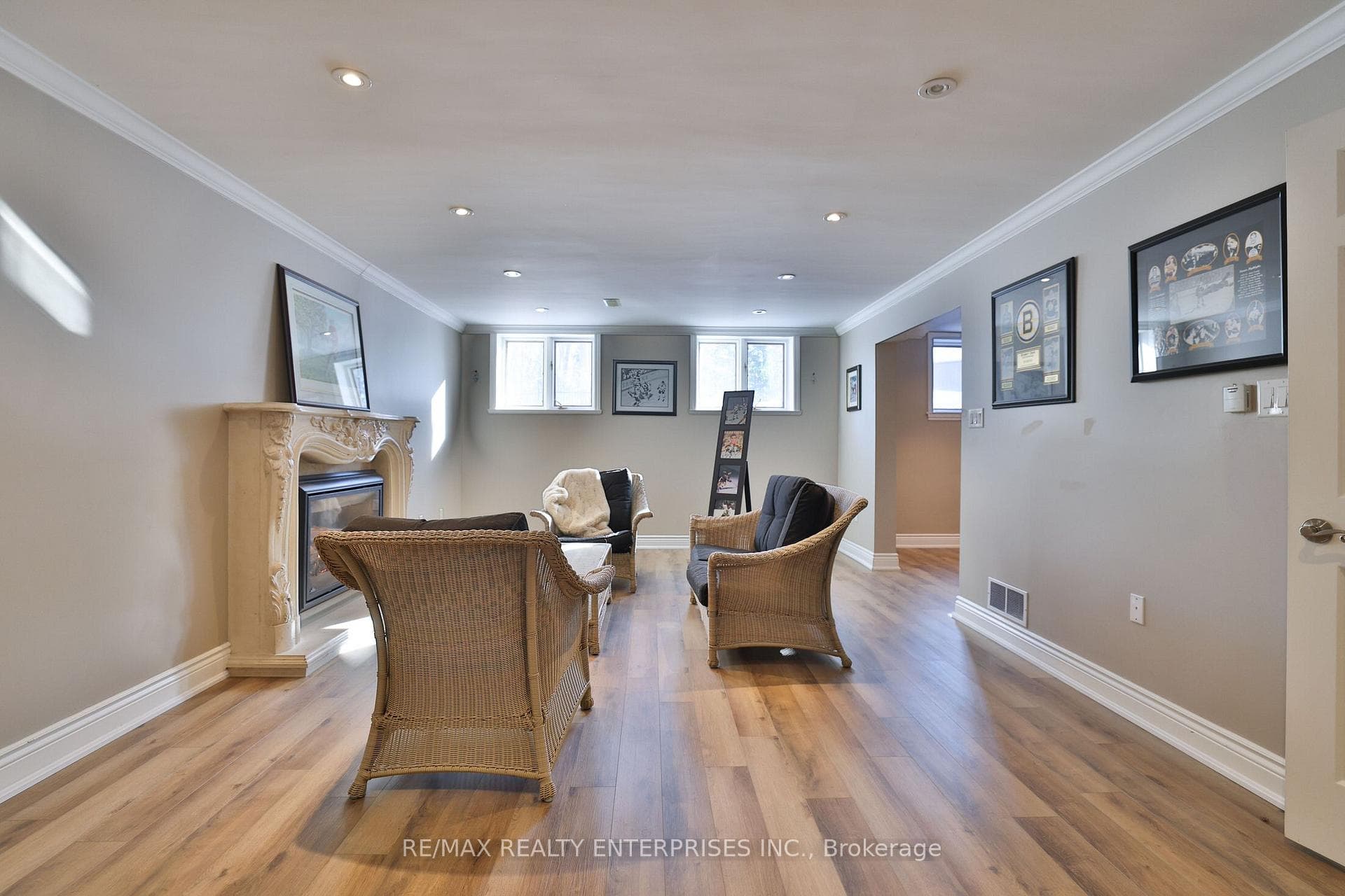 208 Mineola Road photo 36