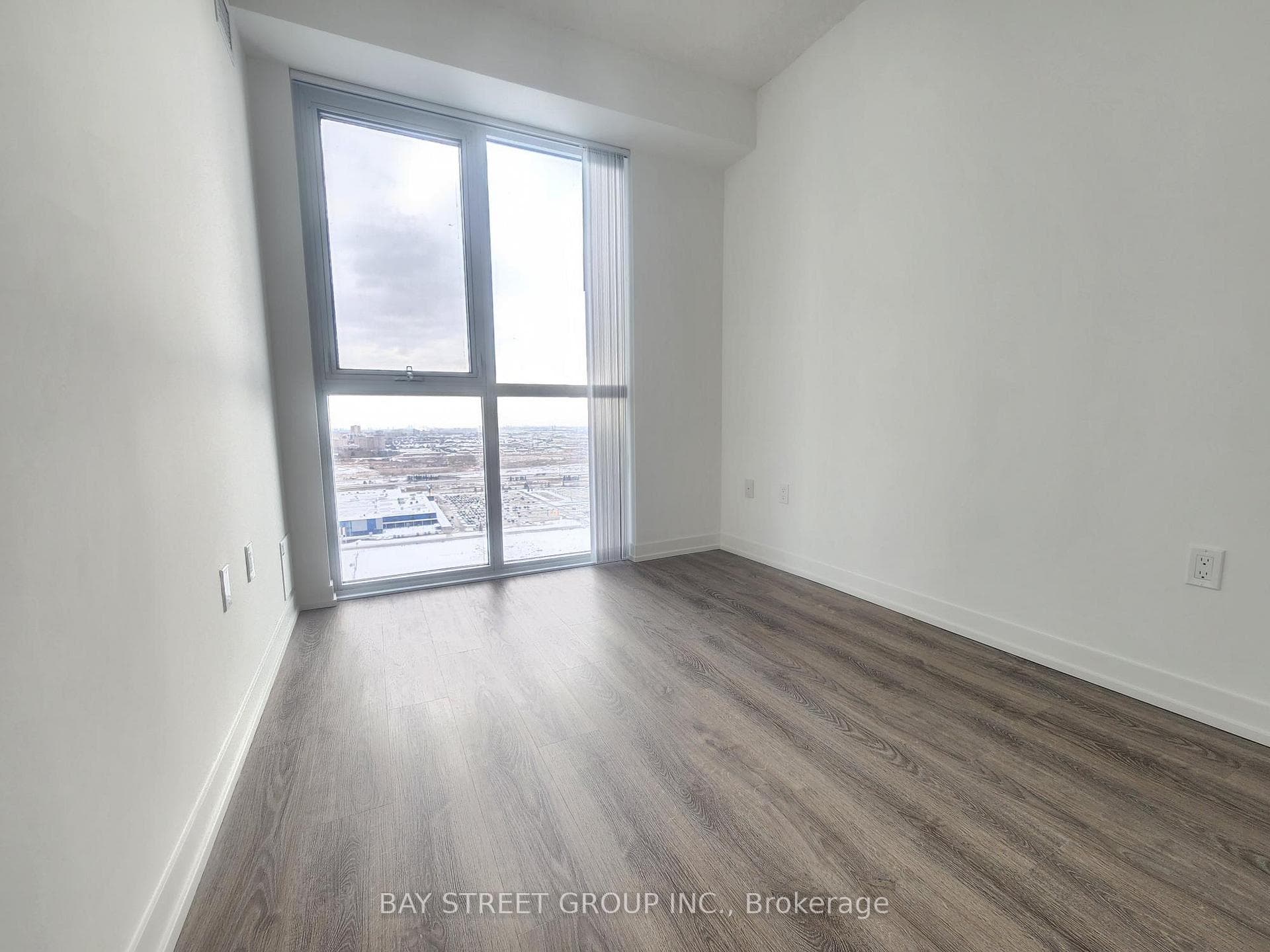 8 Interchange Way Unit 3009 photo 25