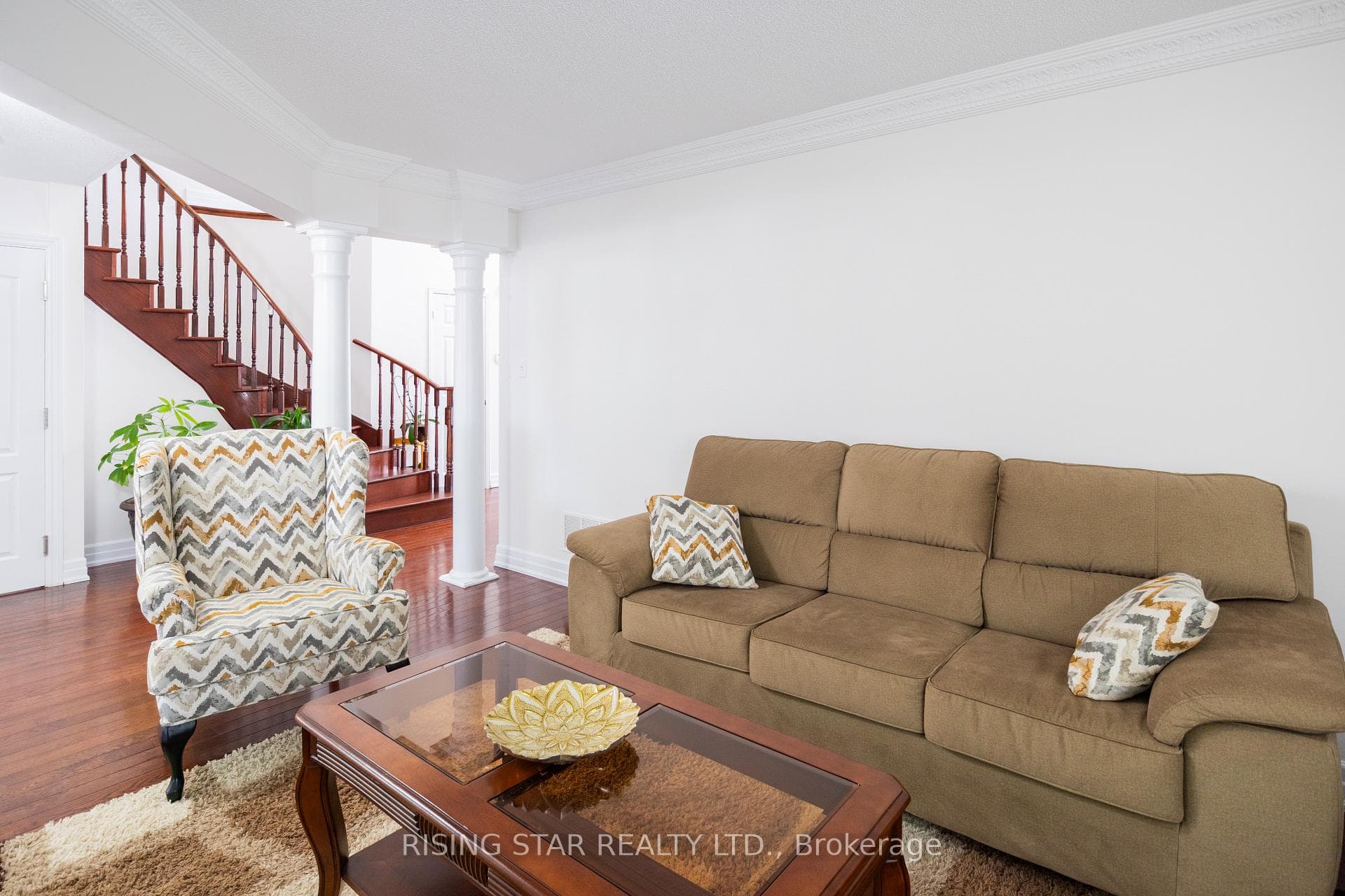 132 Luella Crescent photo 8