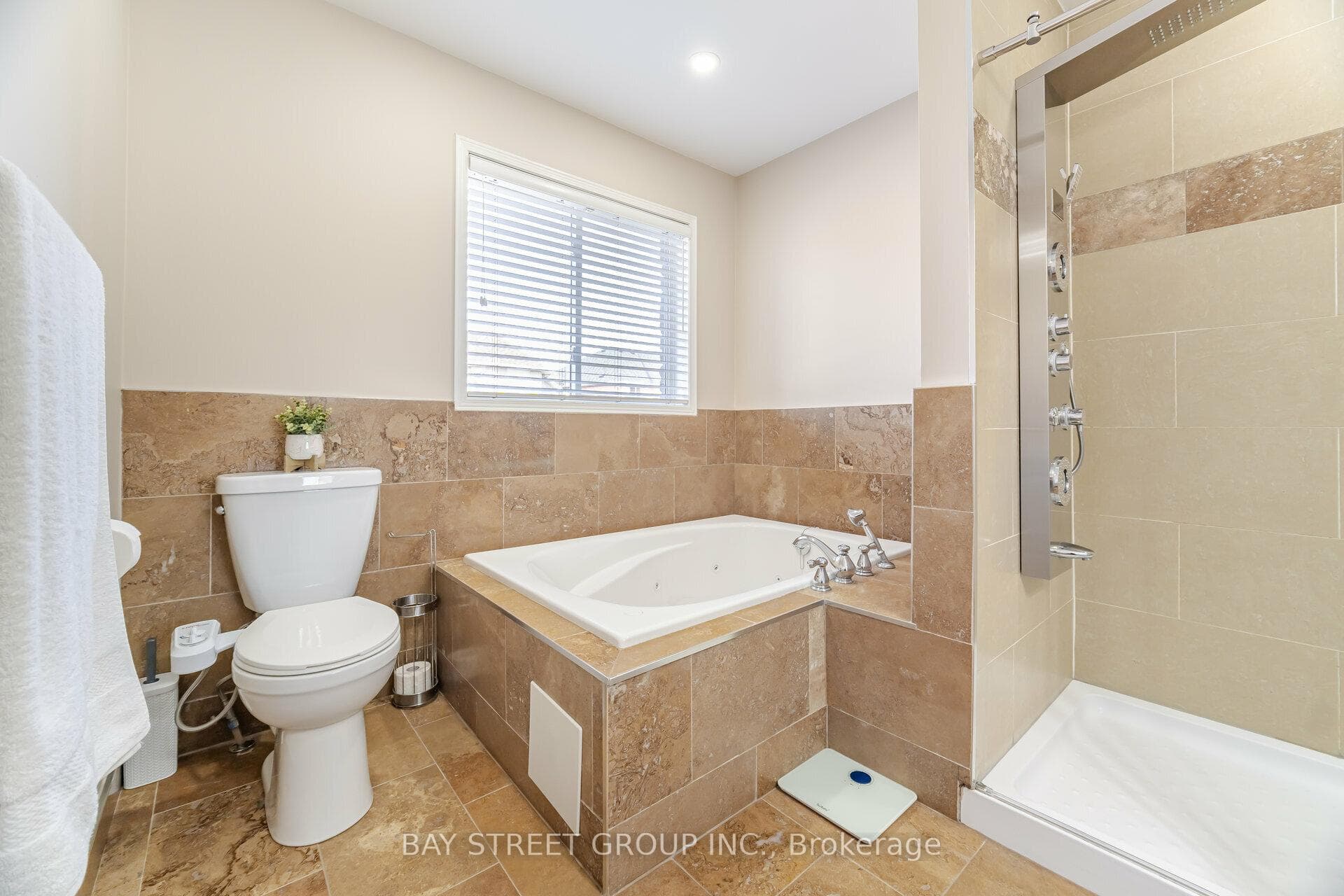 240 Waterbury Street photo 21