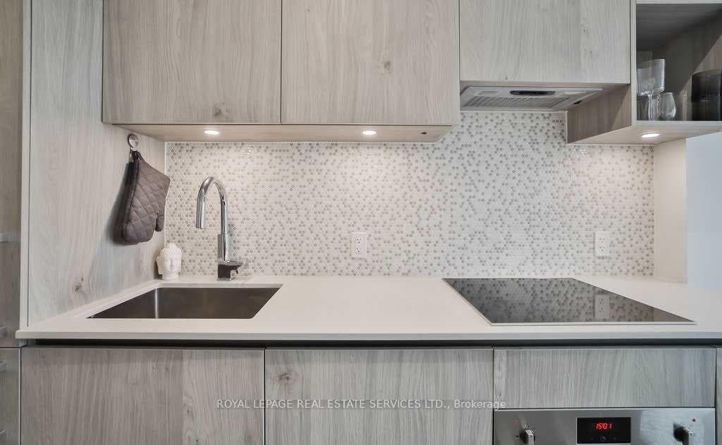 1 Yorkville Avenue Unit 909 photo 9