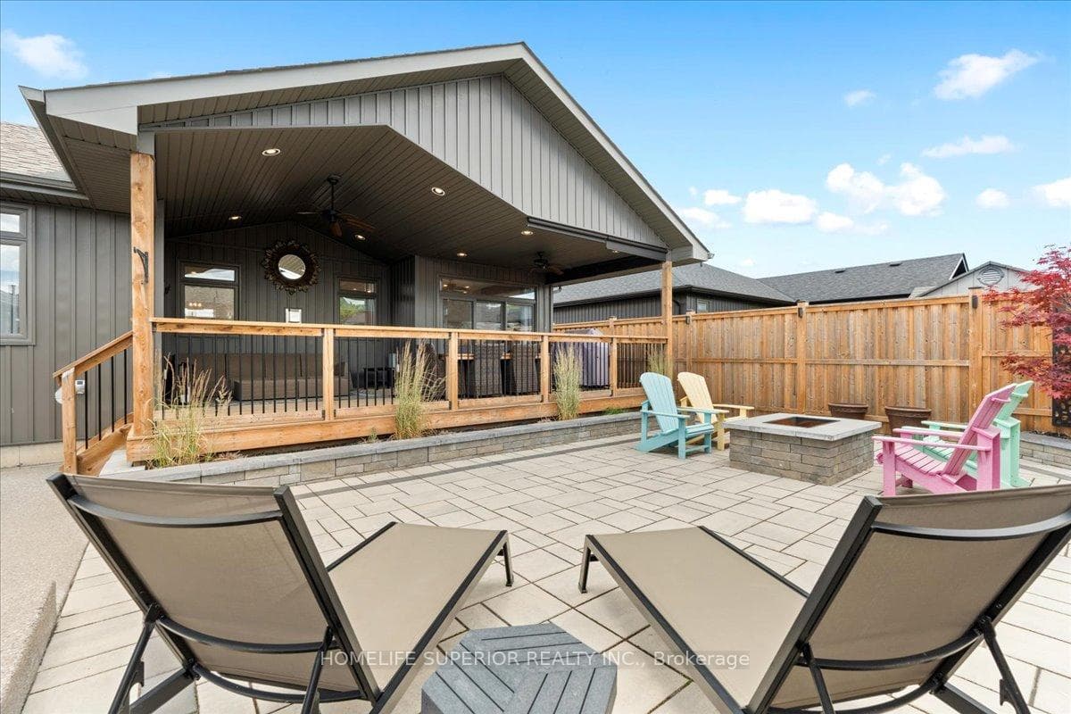 NO GRASS IN BACK YARD/ LOW MAINTENACE