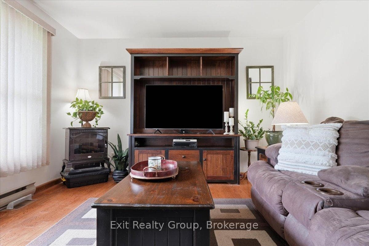 192 Baker Street photo 7