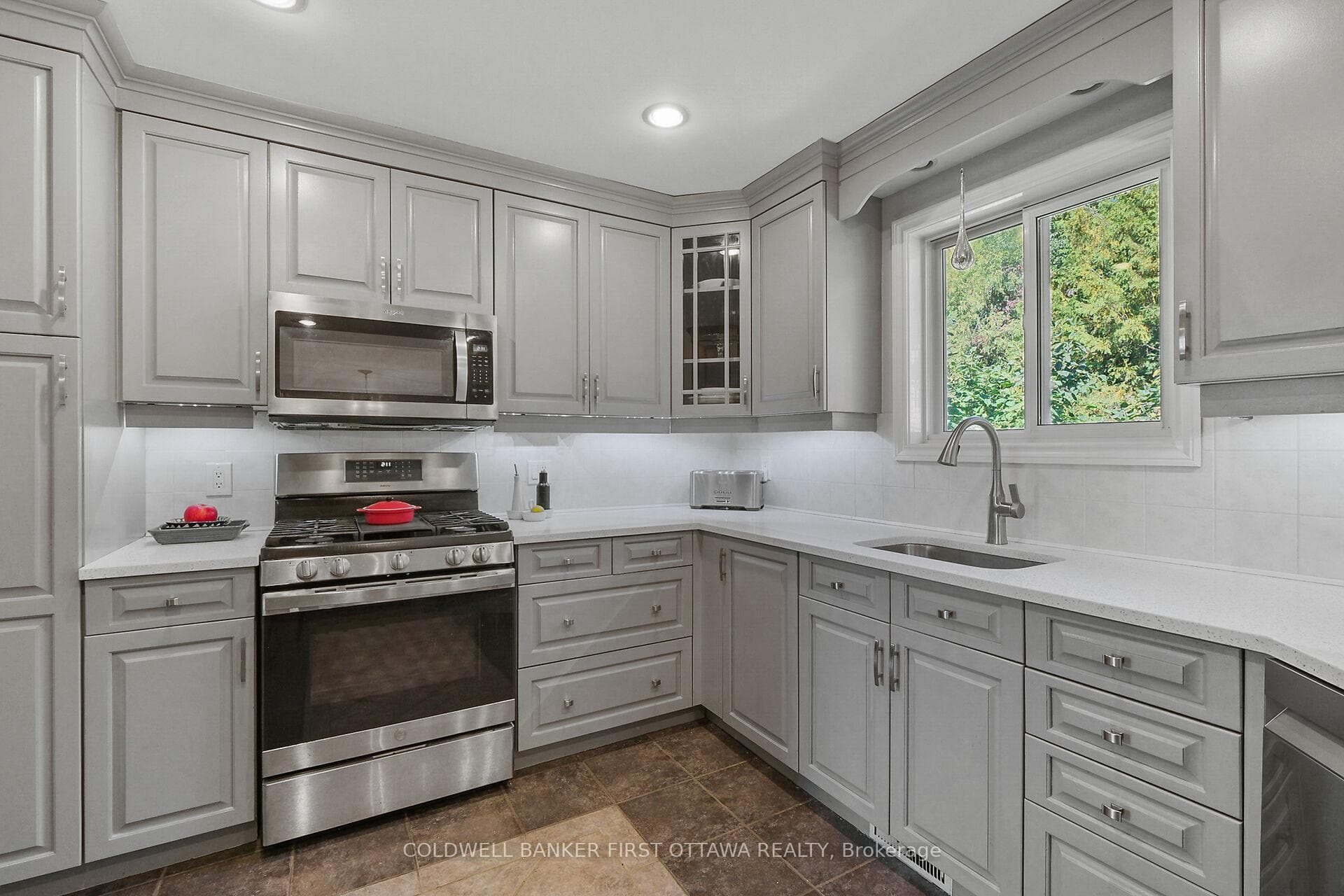 421 Ferrill Crescent photo 13