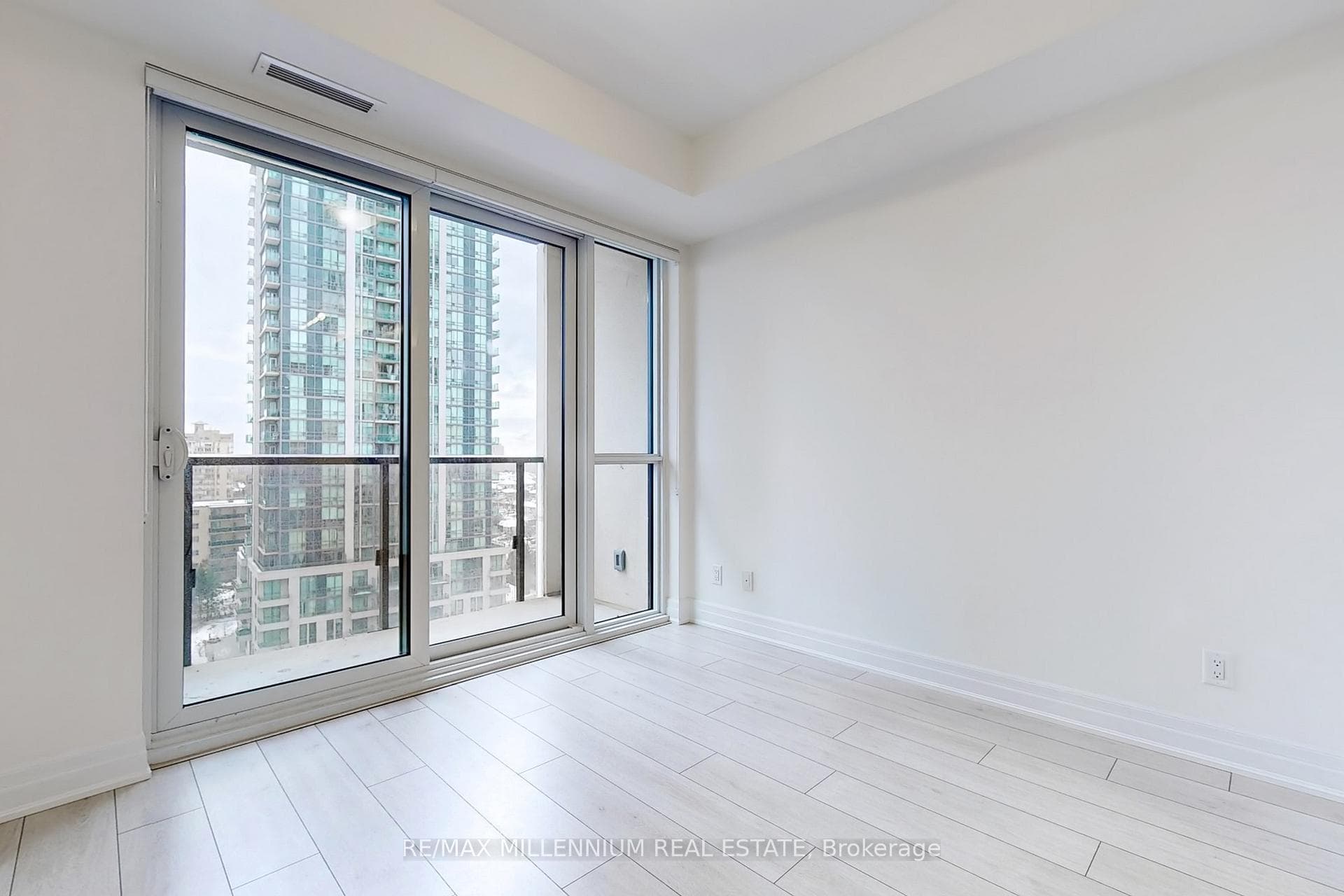 30 Elm Drive Unit 807 photo 10