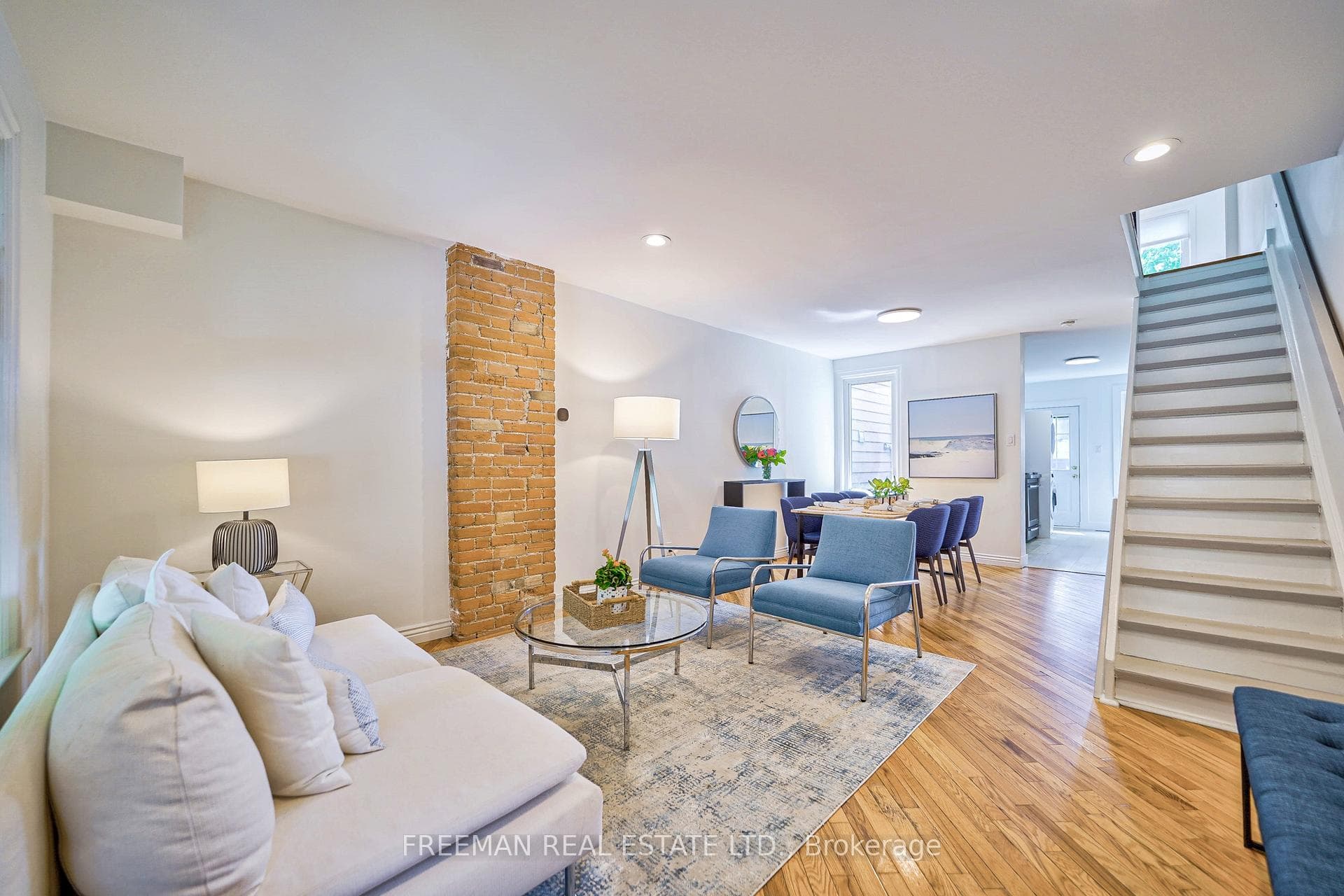 476 Clinton Street photo 4