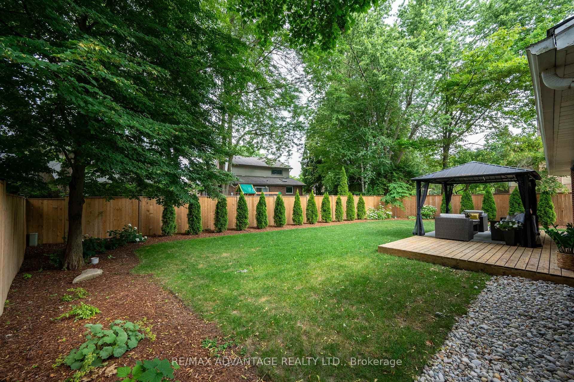 12 Spencer Crescent photo 32