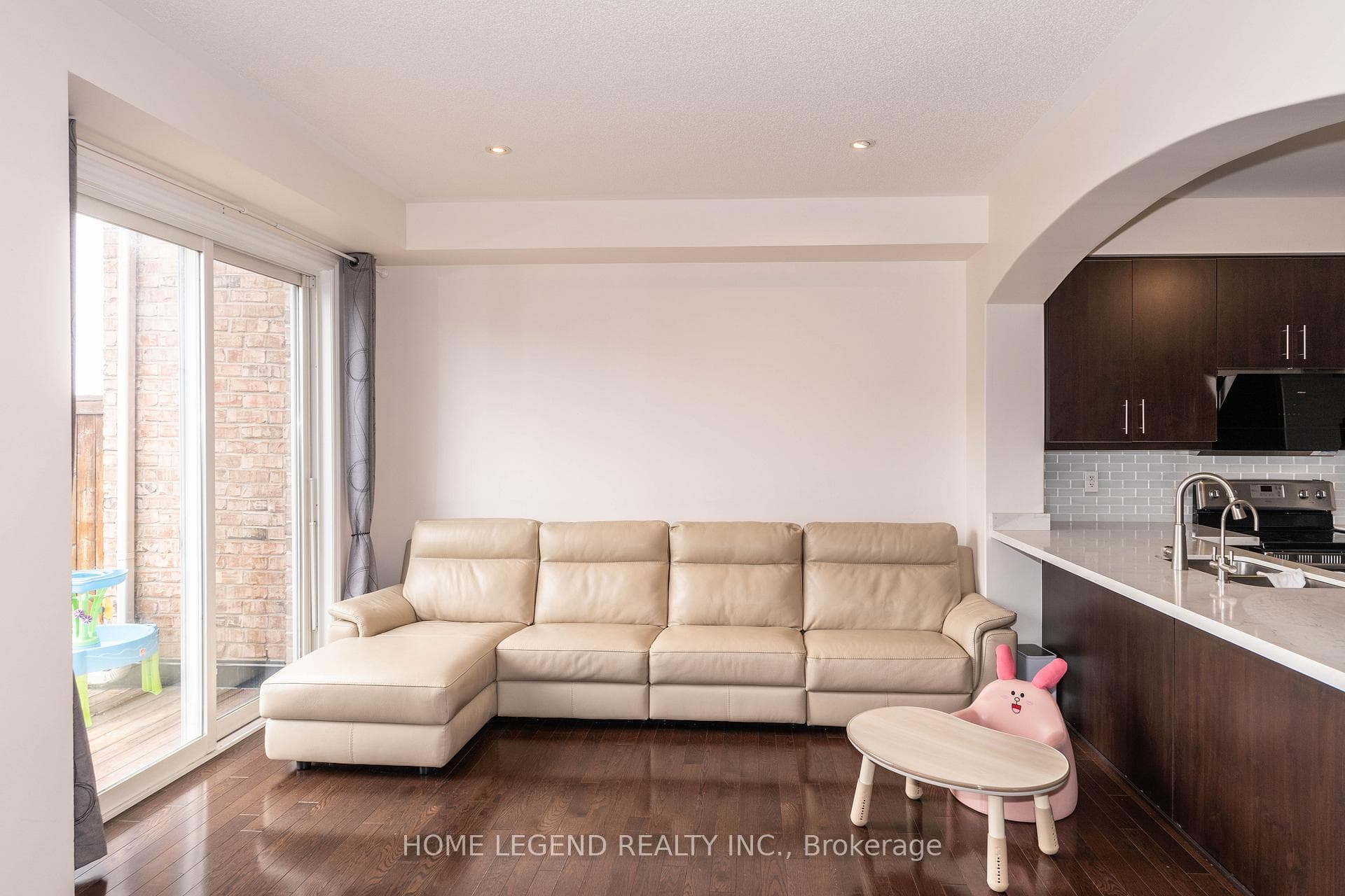 5 Earnshaw Drive photo 3