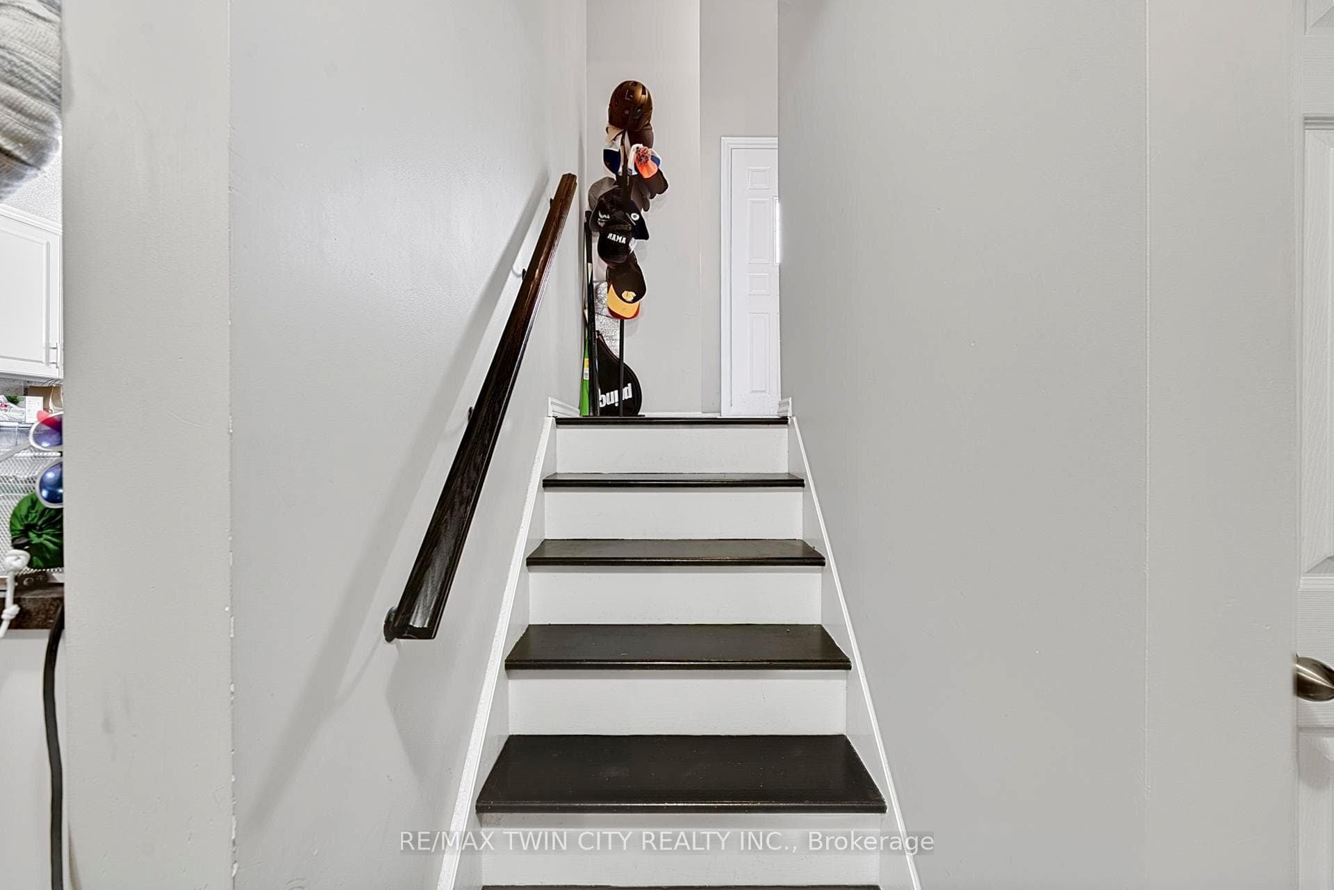 228 Holborn Drive photo 19