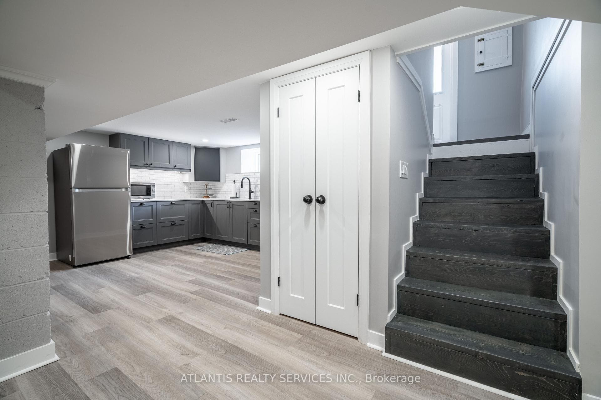 2015 Edinburgh Drive photo 28