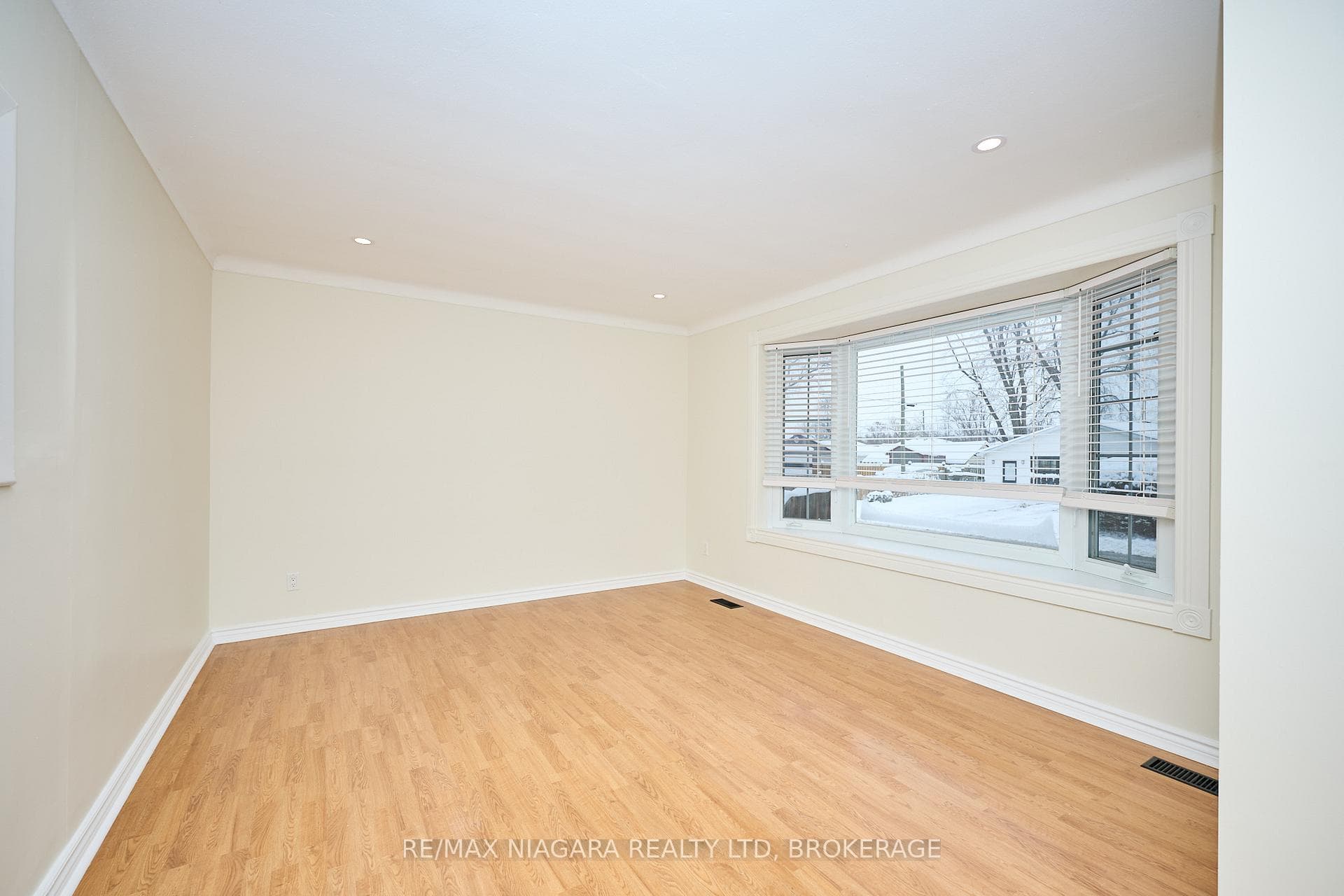 23 Alexandra Boulevard photo 5