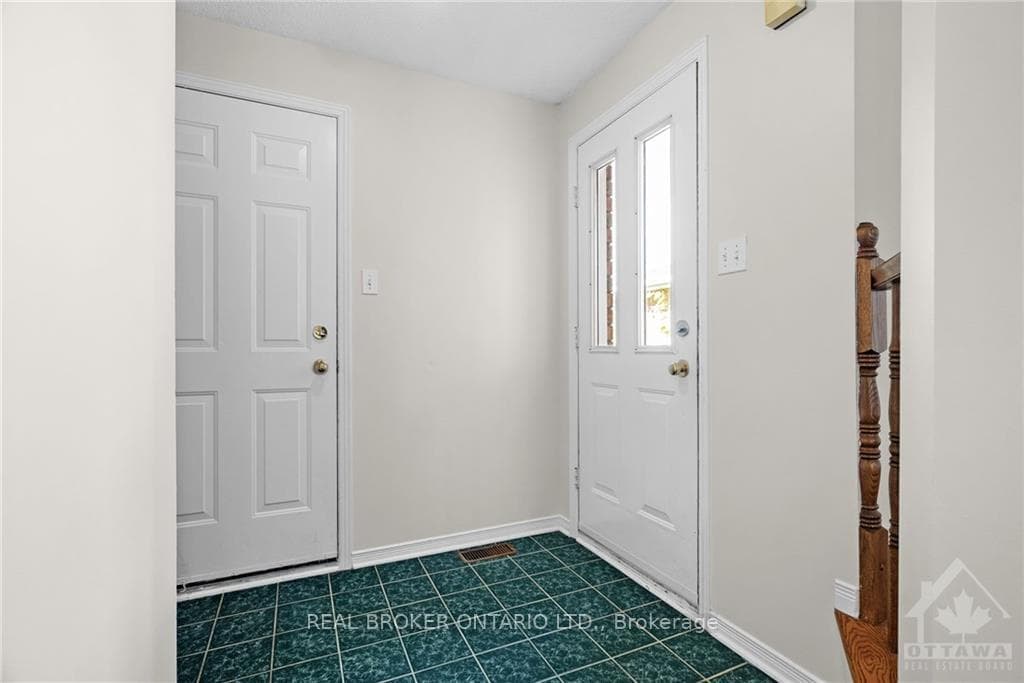 220 WOODPARK Way photo 3