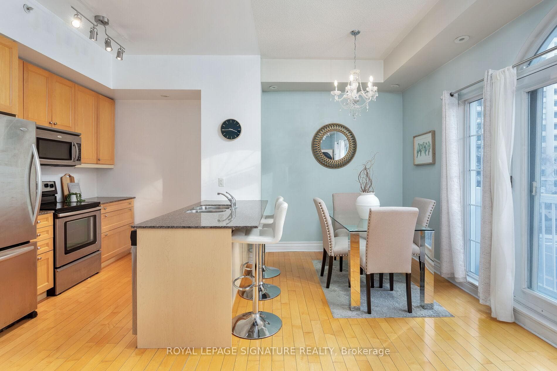 539 Jarvis Street Unit M8 photo 9
