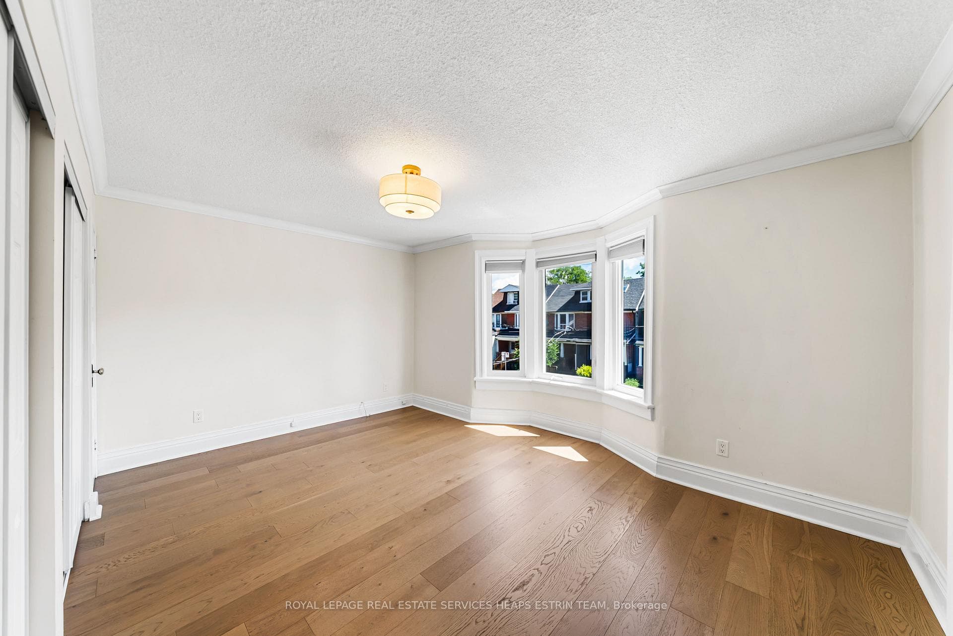 624 Pape Avenue photo 17