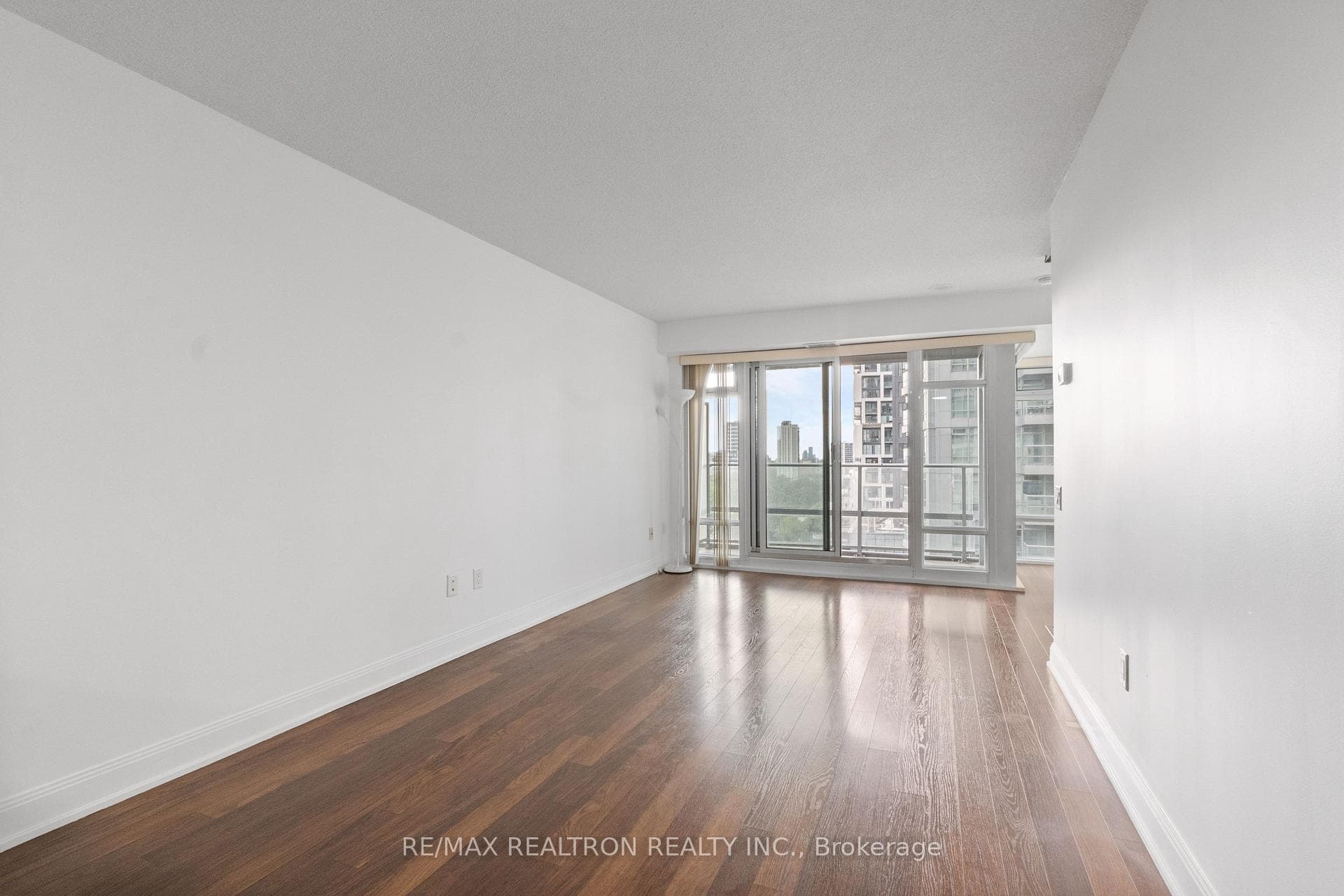 2191 Yonge Street Unit 1404 photo 9