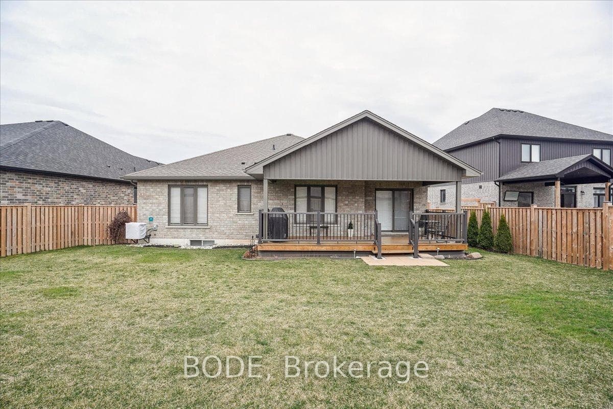 215 Oak Street photo 37
