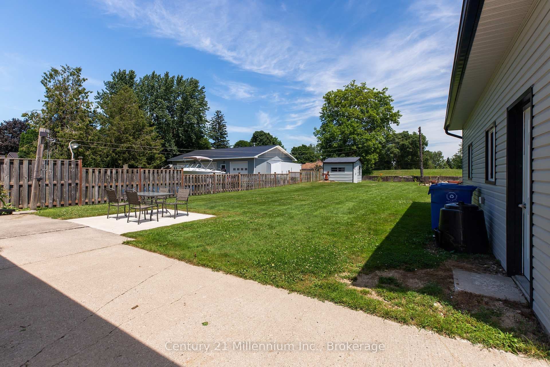 544 Louisa Street photo 40