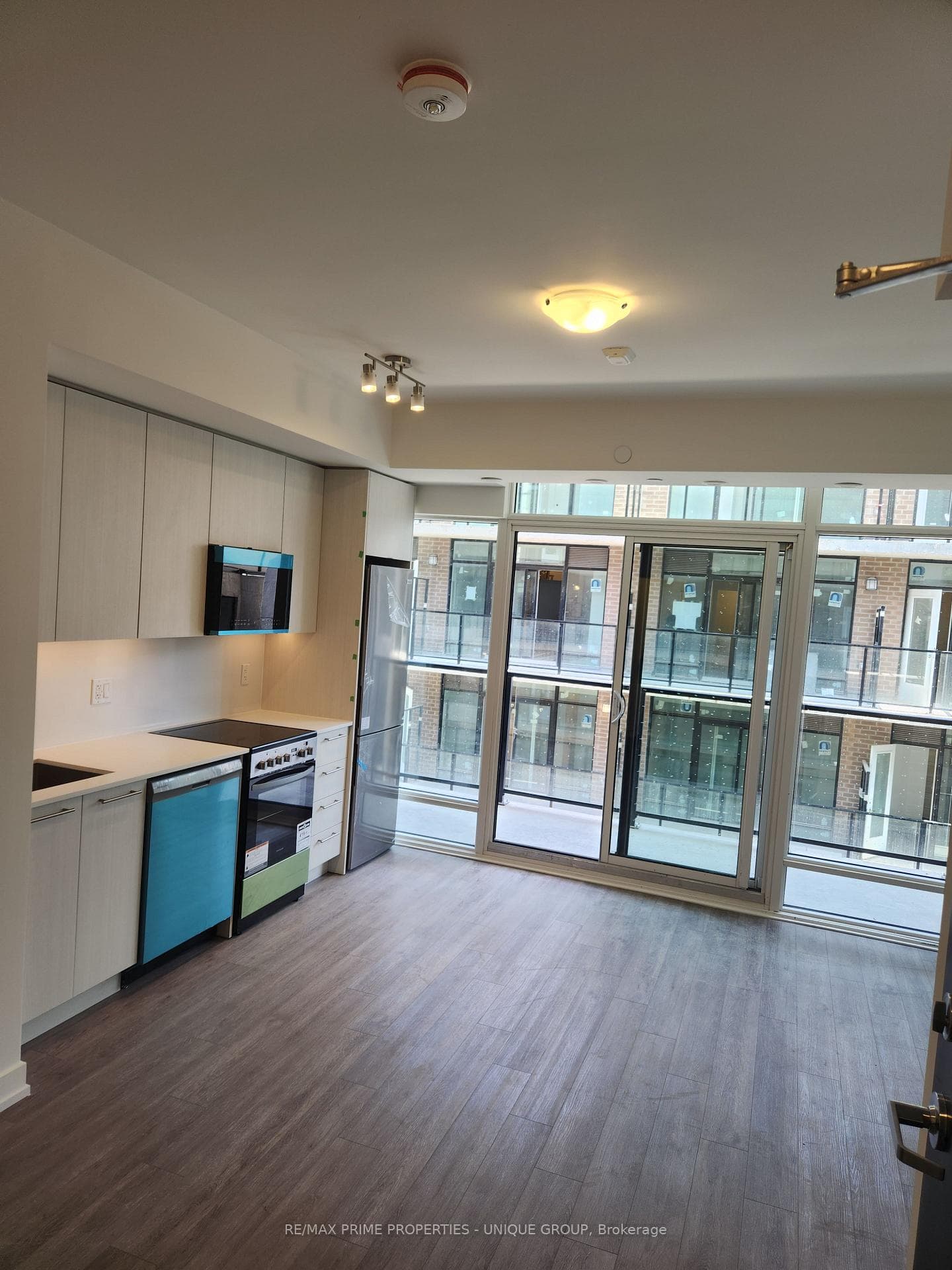 851 Sheppard Avenue Unit 16 photo 5