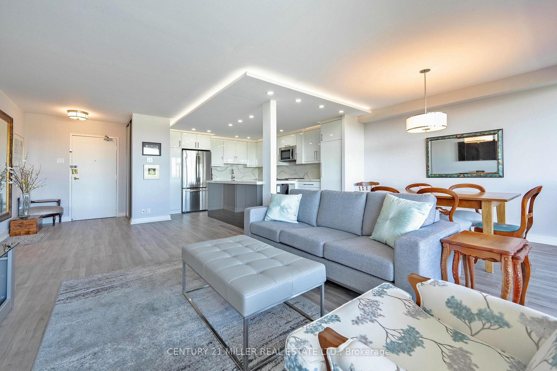 8111 Yonge Street Unit 906 photo 14