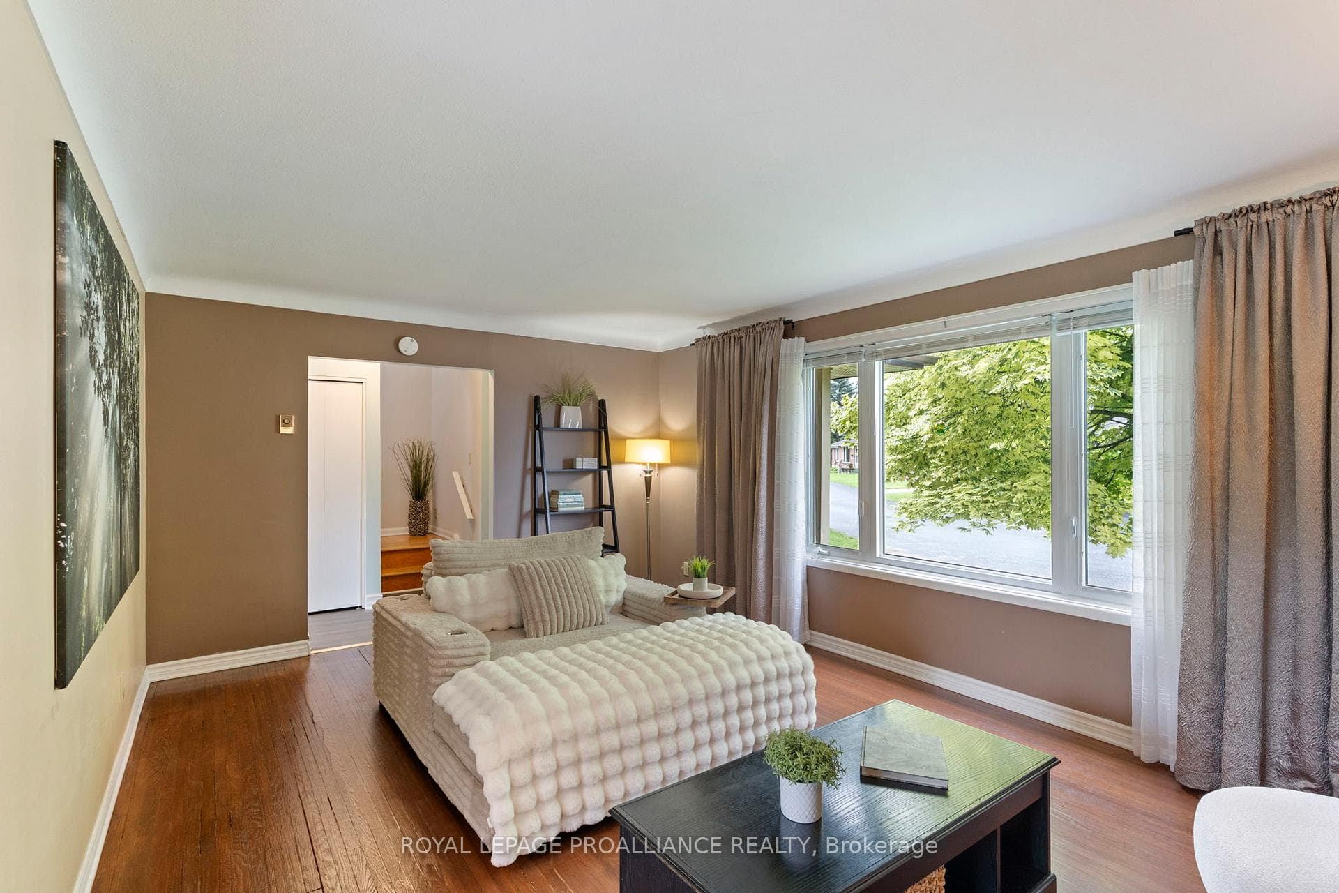23 Stanley Crescent photo 8