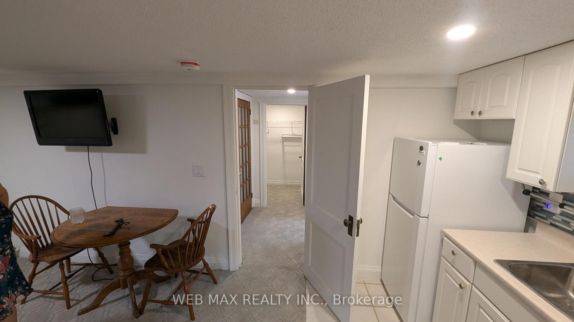 Private Foyer Connecting Closet and Bathroom