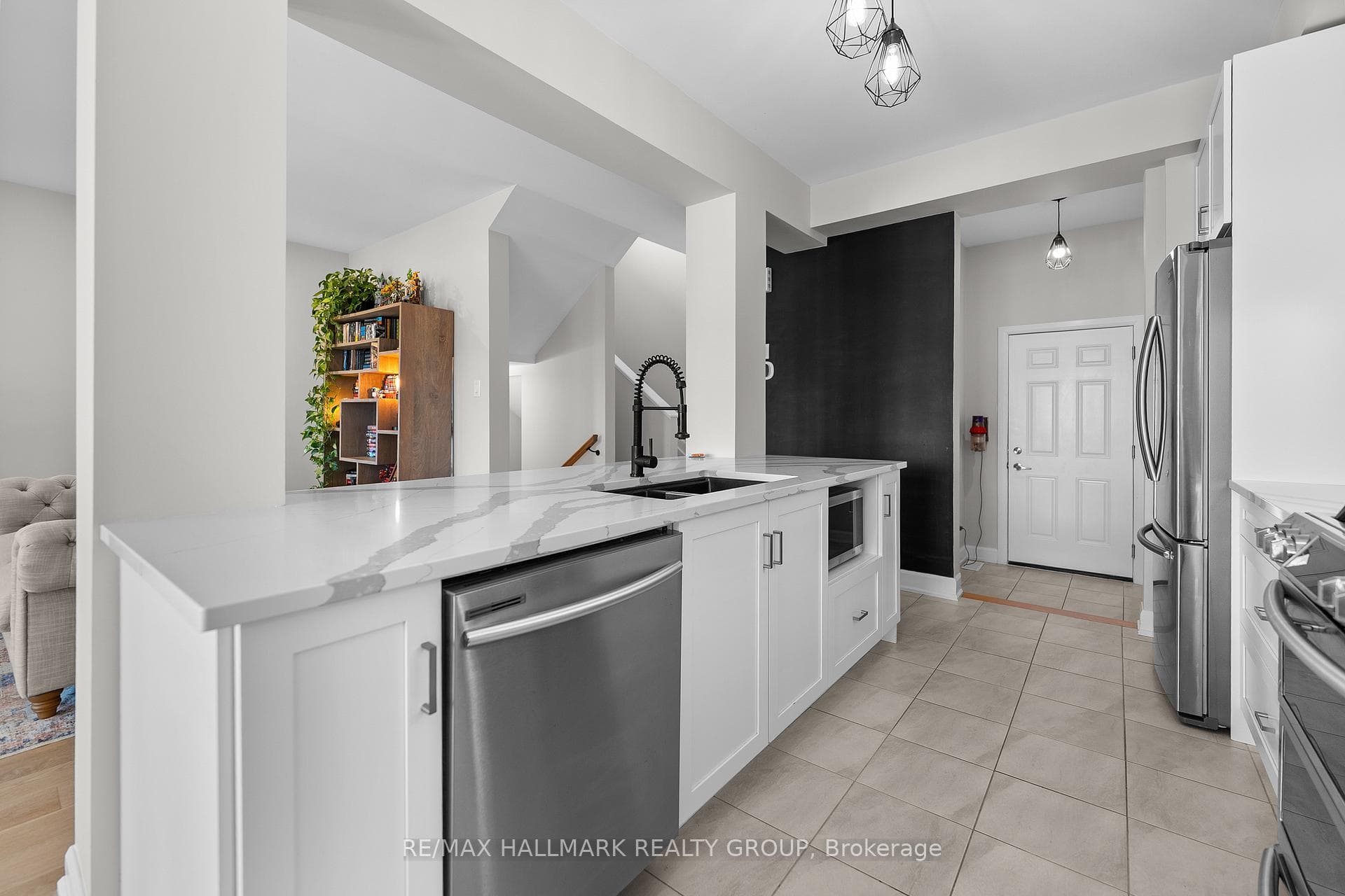Upgraded Kitchen with Quartz Countertops