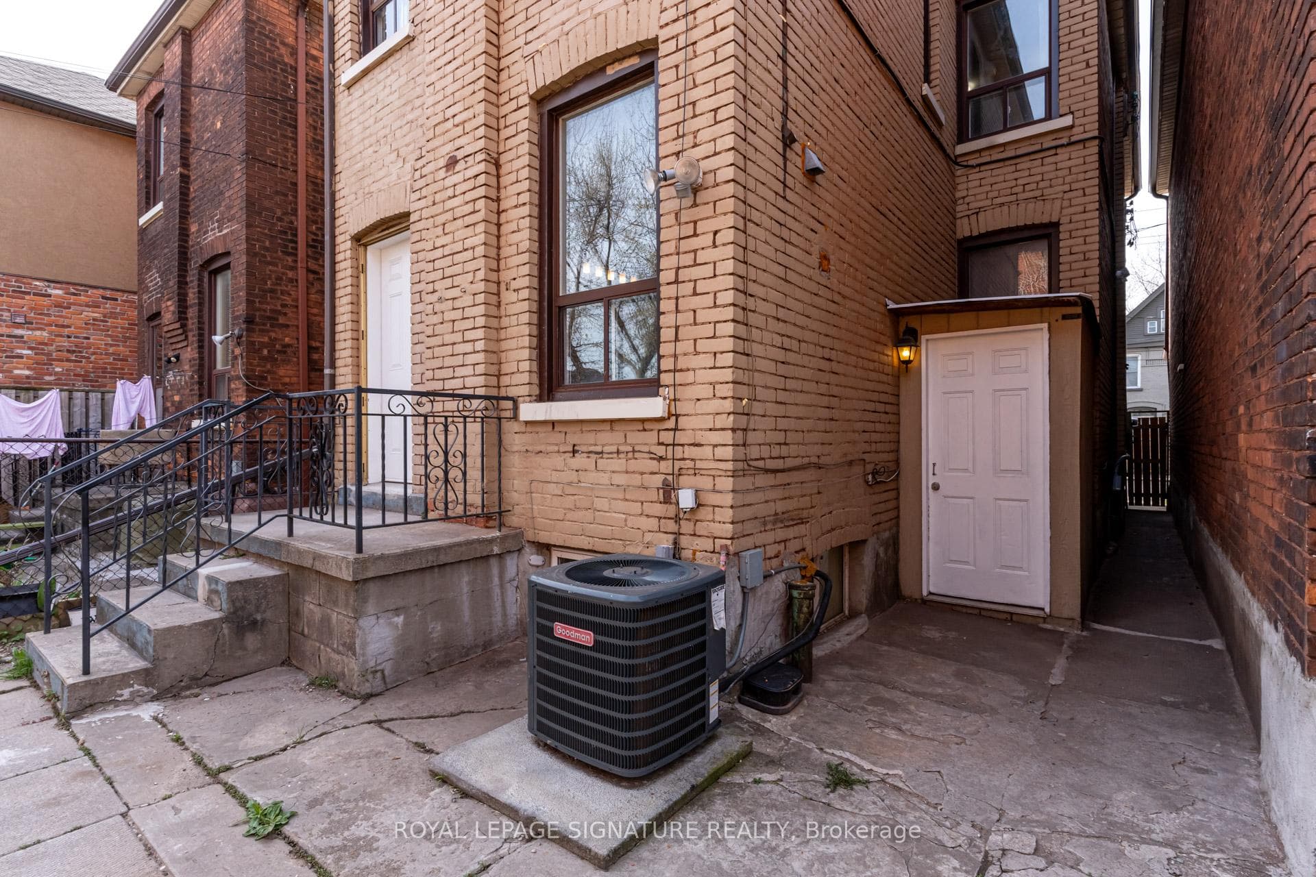 212 Wellington Street Unit Bsmt photo 2