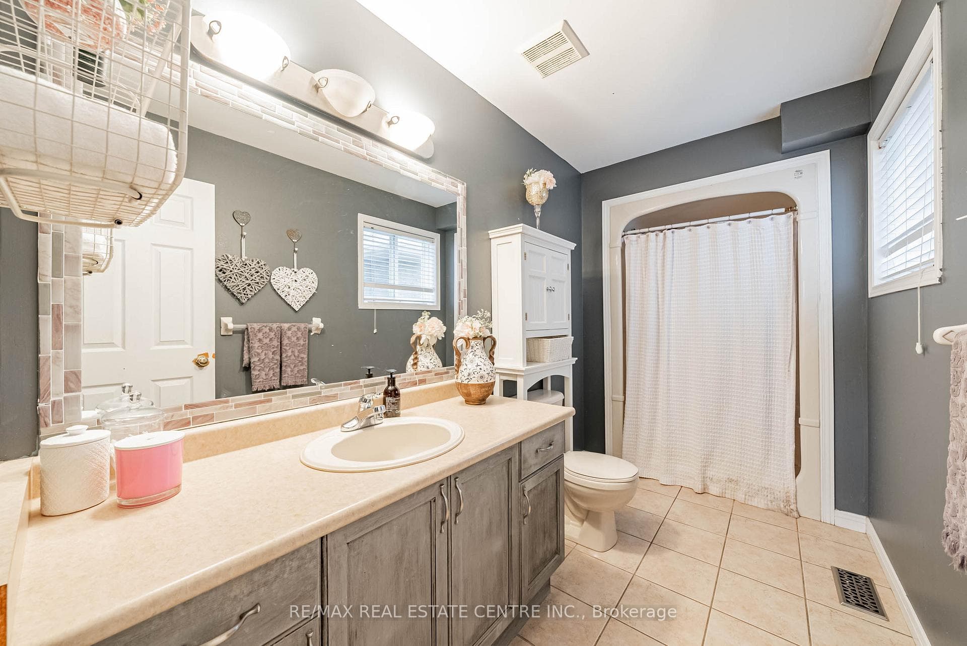 48 Sidney Crescent photo 16
