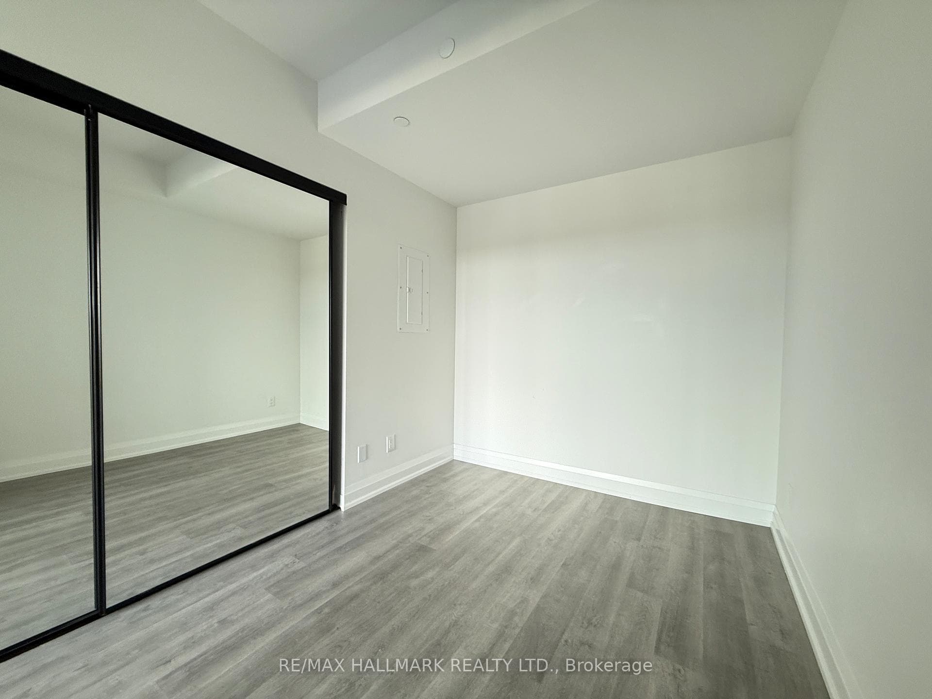 2369 Danforth Avenue Unit 606 photo 10