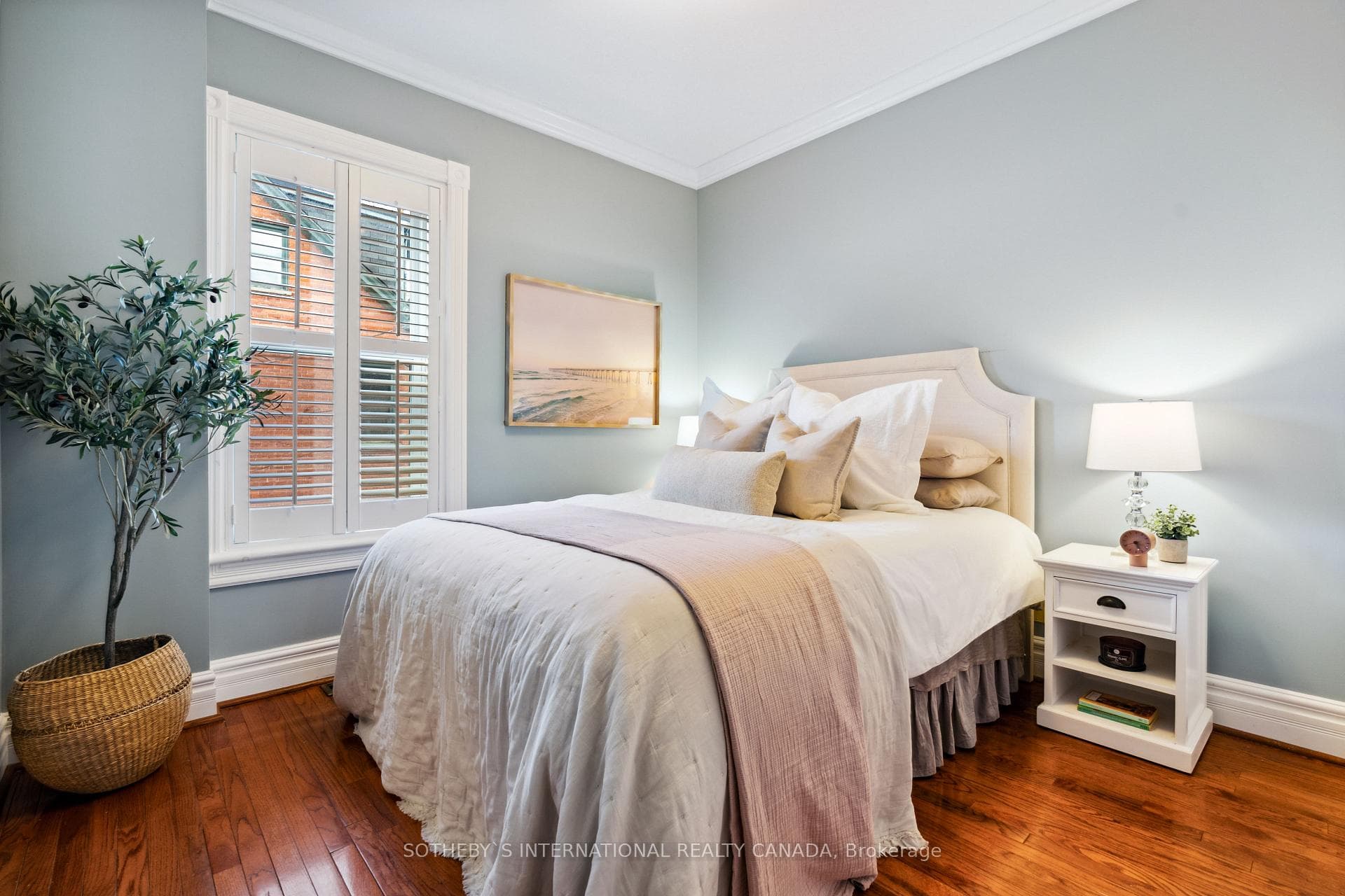 328 Wellesley Street photo 12