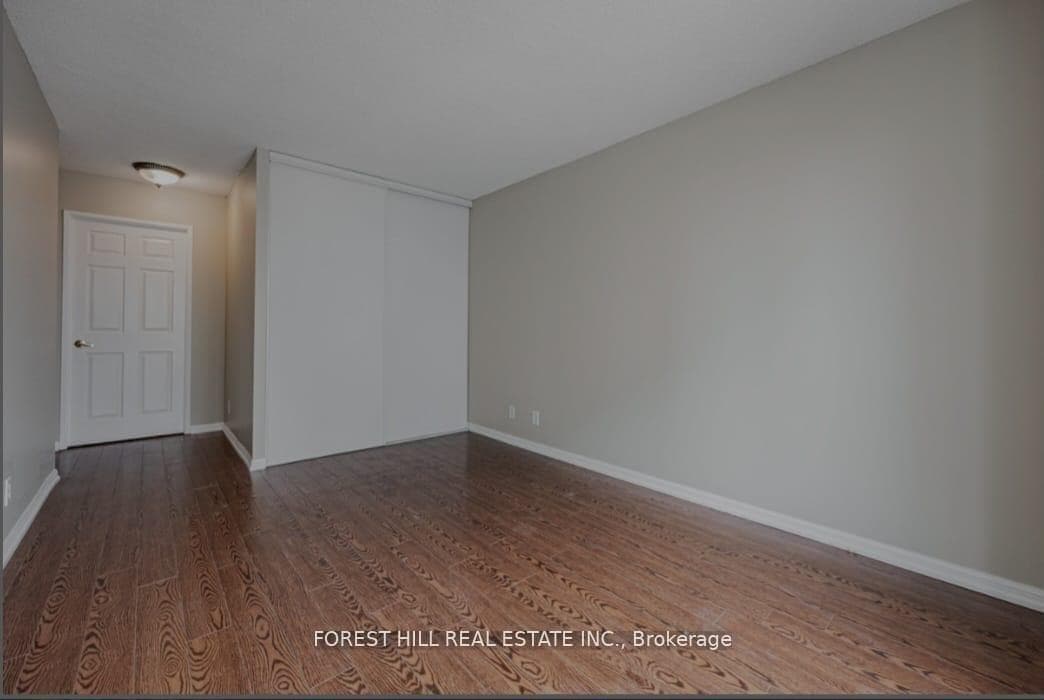 18 Lee Centre Drive Unit 1810 photo 17