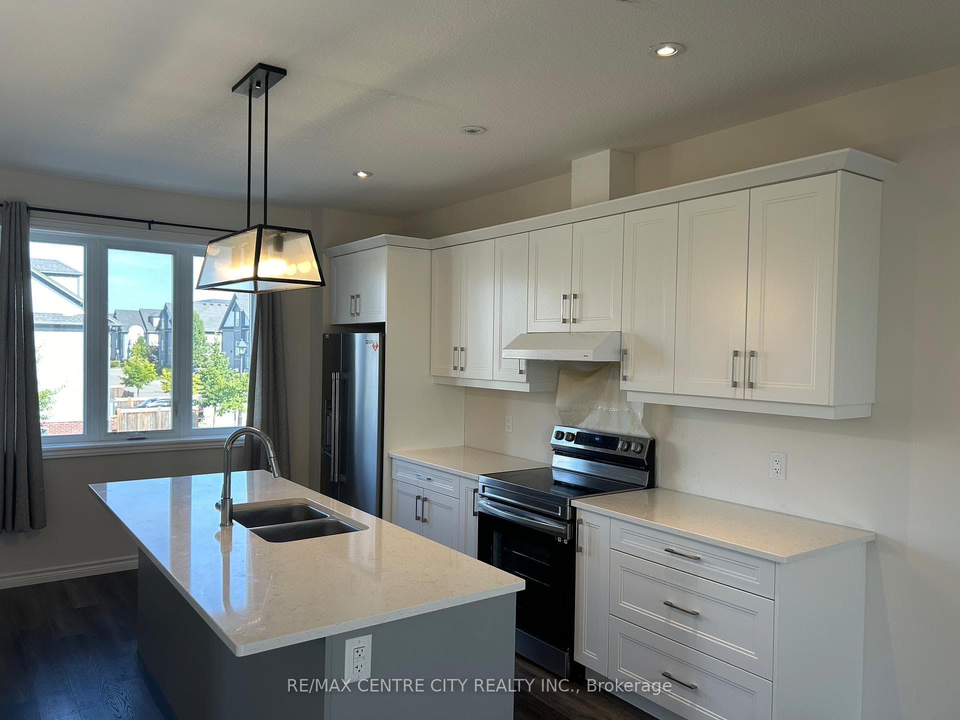 2561 Meadowland Way photo 8