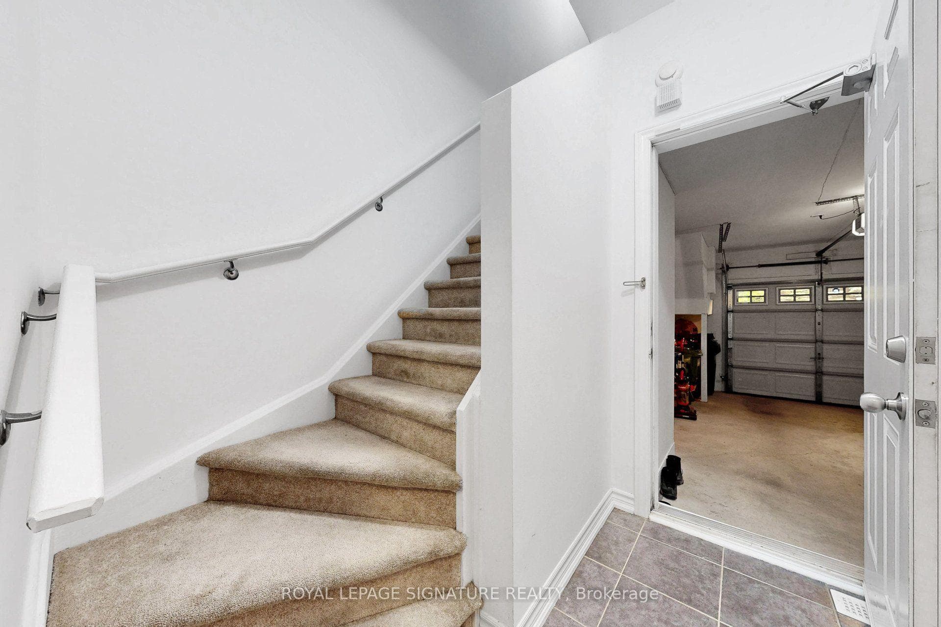 51 Piggott Mews photo 38